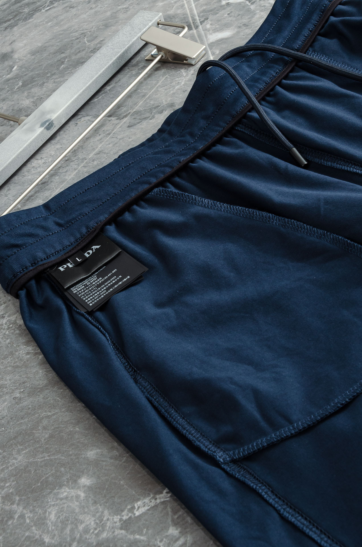“PRADA 2025 Spring Summer Logo Cotton Shorts: Recreational Style with Heavy Fabric” - 图片 8