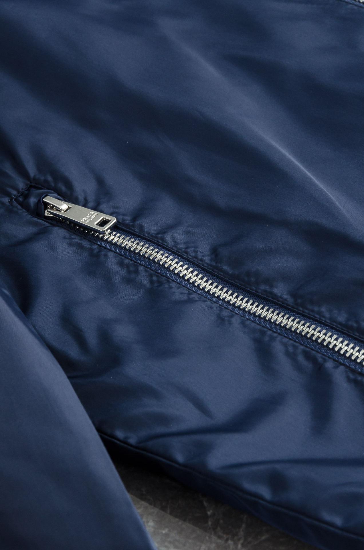 Pra*da 普拉达2025新品，真标防伪芯片系列#连帽防水夹克外套，同步官网发售！原厂代工出品，该款夹