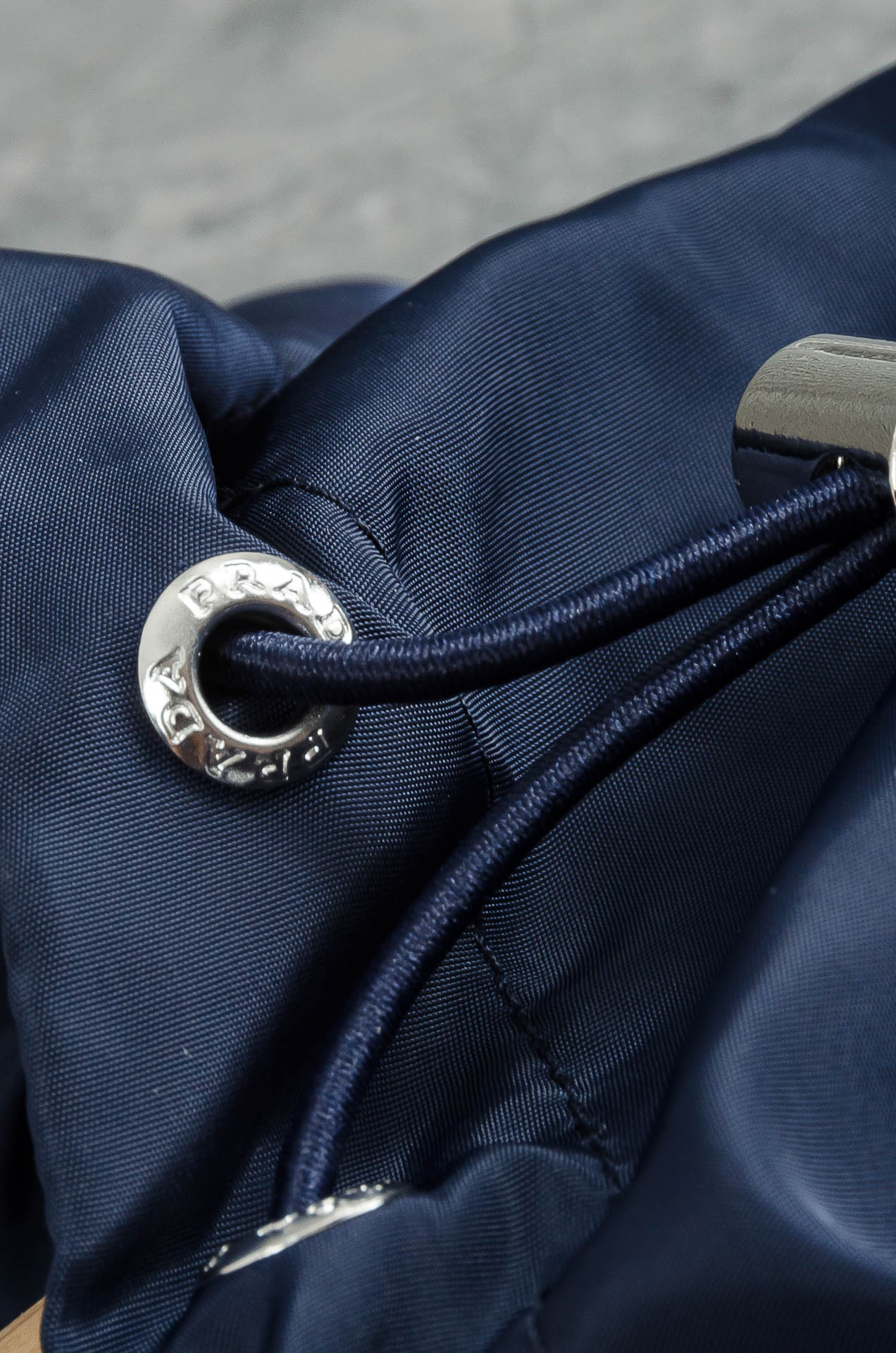 Pra*da 普拉达2025新品，真标防伪芯片系列#连帽防水夹克外套，同步官网发售！原厂代工出品，该款夹