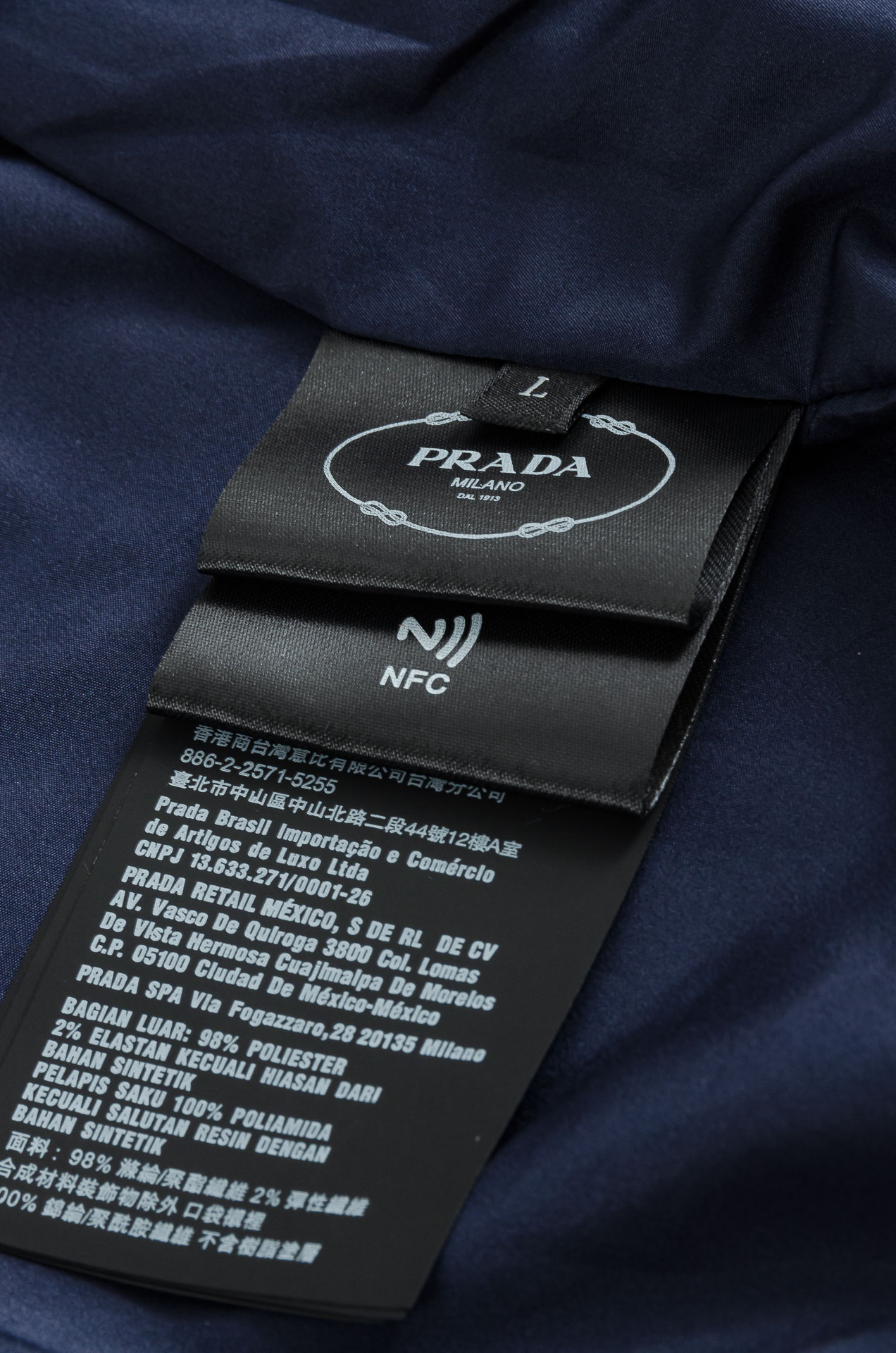 Pra*da 普拉达2025新品，真标防伪芯片系列#连帽防水夹克外套，同步官网发售！原厂代工出品，该款夹