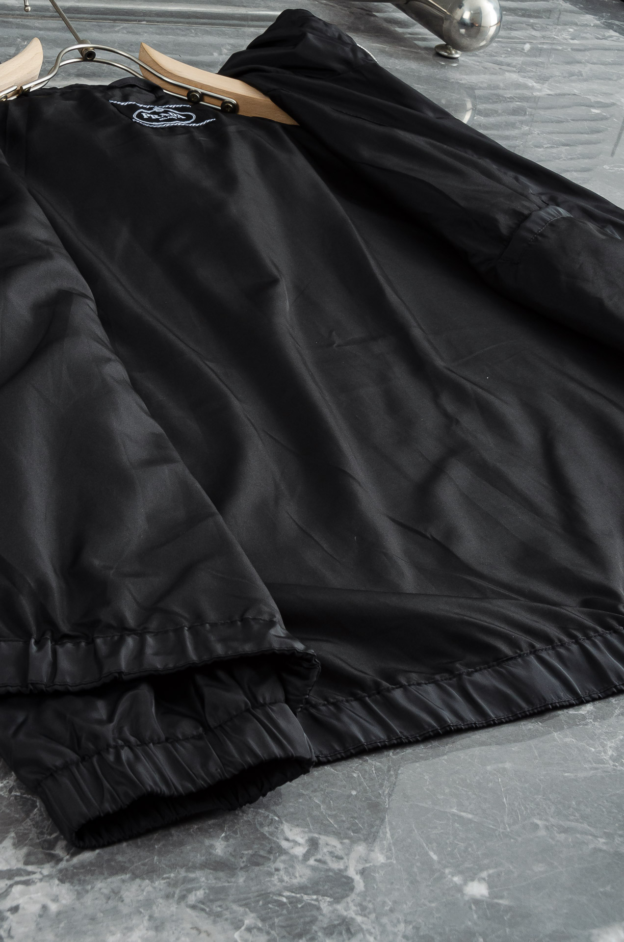 Pra*da 普拉达2025新品，真标防伪芯片系列#连帽防水夹克外套，同步官网发售！原厂代工出品，该款夹