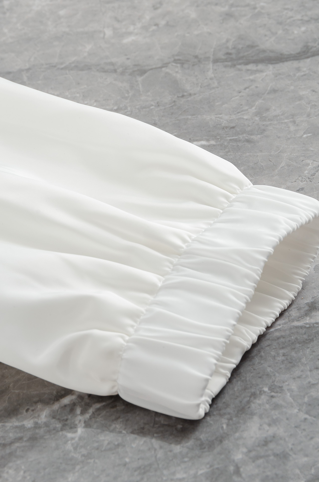 Pra*da 普拉达2025新品，真标防伪芯片系列#连帽防水夹克外套，同步官网发售！原厂代工出品，该款夹