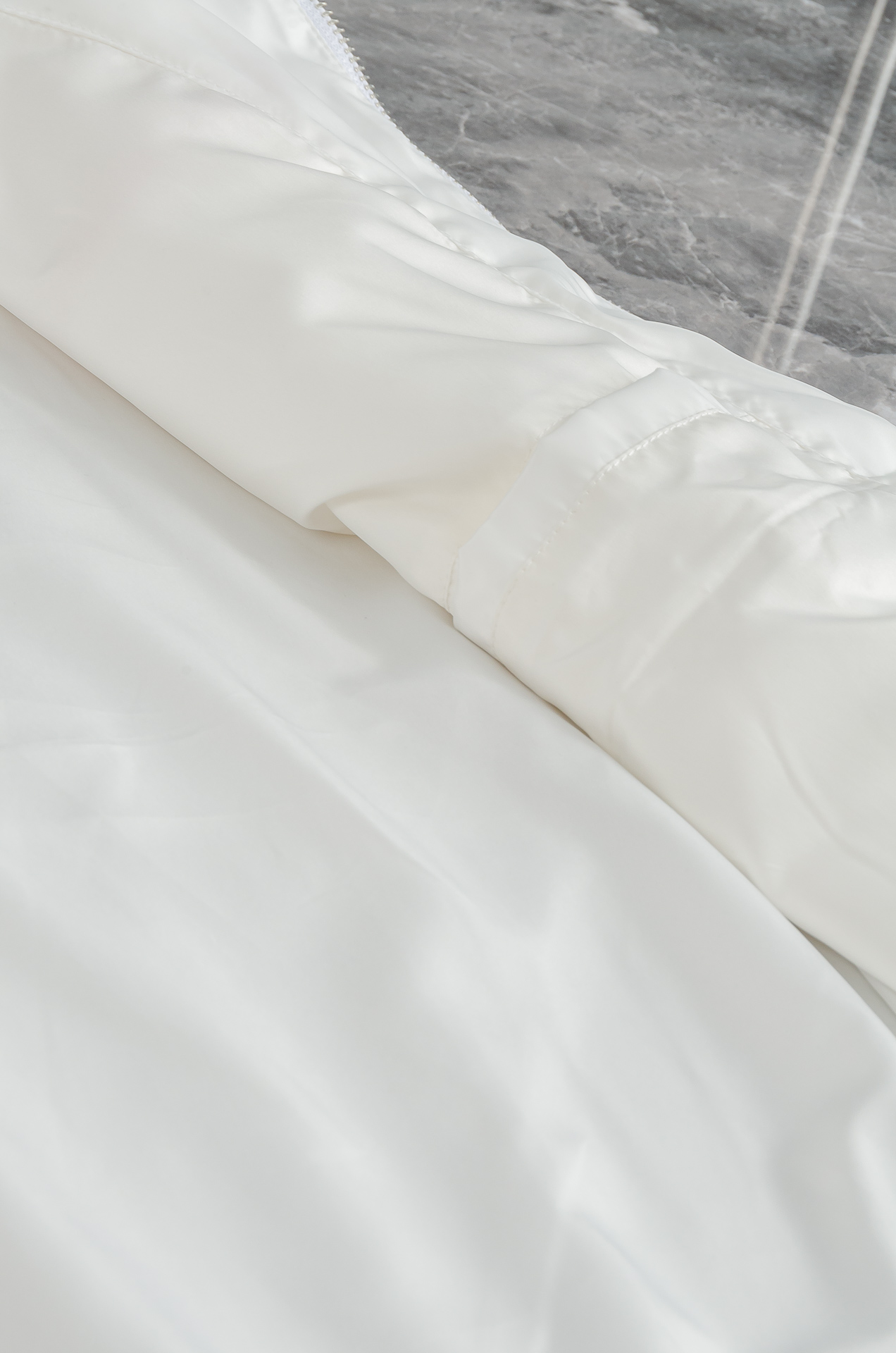 Pra*da 普拉达2025新品，真标防伪芯片系列#连帽防水夹克外套，同步官网发售！原厂代工出品，该款夹