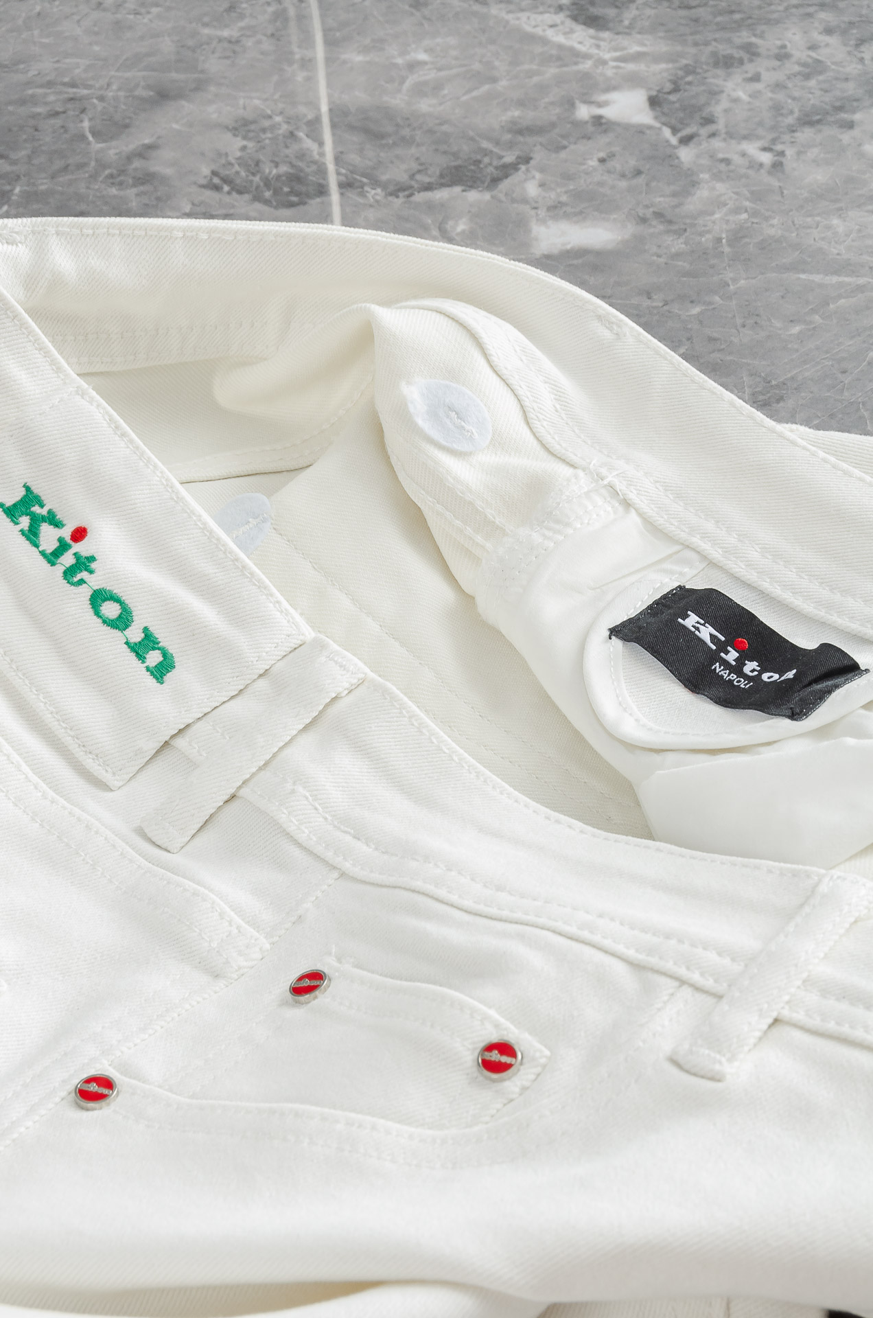 Kit# on 男士时装款商务休闲丹宁牛仔裤，25年春夏新品，巴黎秀场演绎款！！高端奢华且非常牛掰的一款