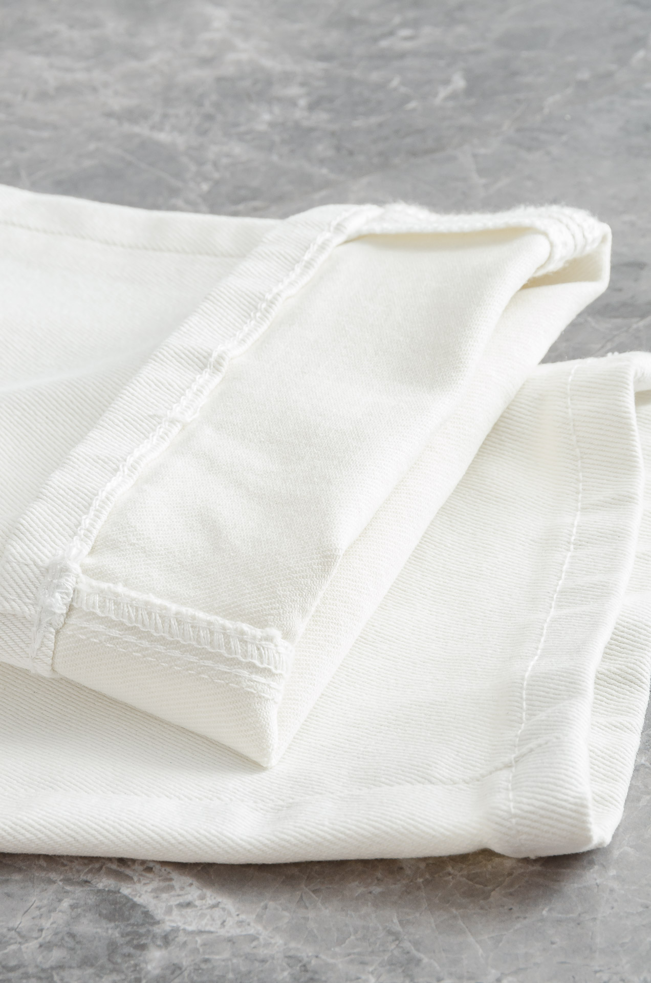 Kit# on 男士时装款商务休闲丹宁牛仔裤，25年春夏新品，巴黎秀场演绎款！！高端奢华且非常牛掰的一款