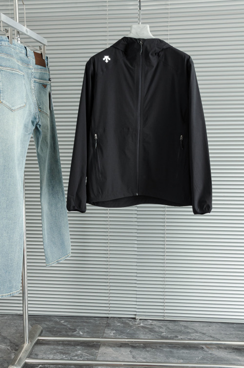 Descente 2025 Men's Hooded Jacket: Lightweight, Stylish, and UV Protective