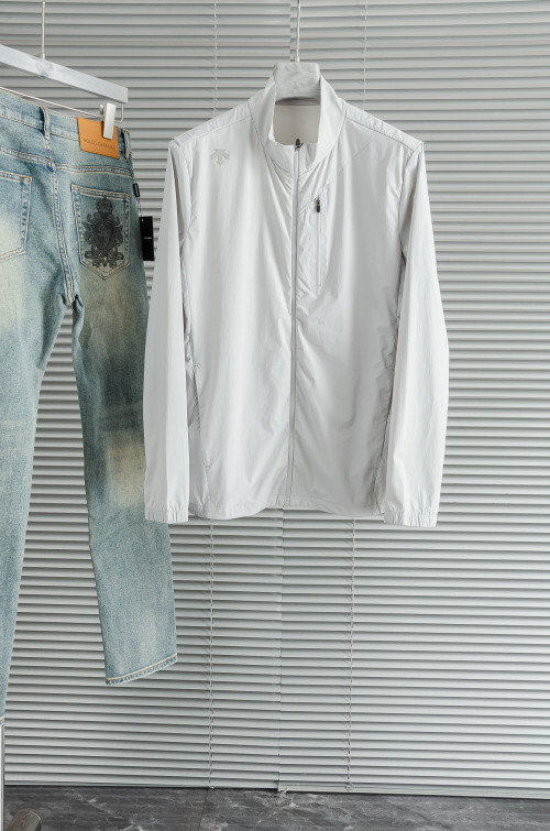 Descente Men's Lightweight UV Protection Jacket - Stylish & Comfortable 1 Descente Men's Lightweight UV Protection Jacket - Stylish & Comfortable