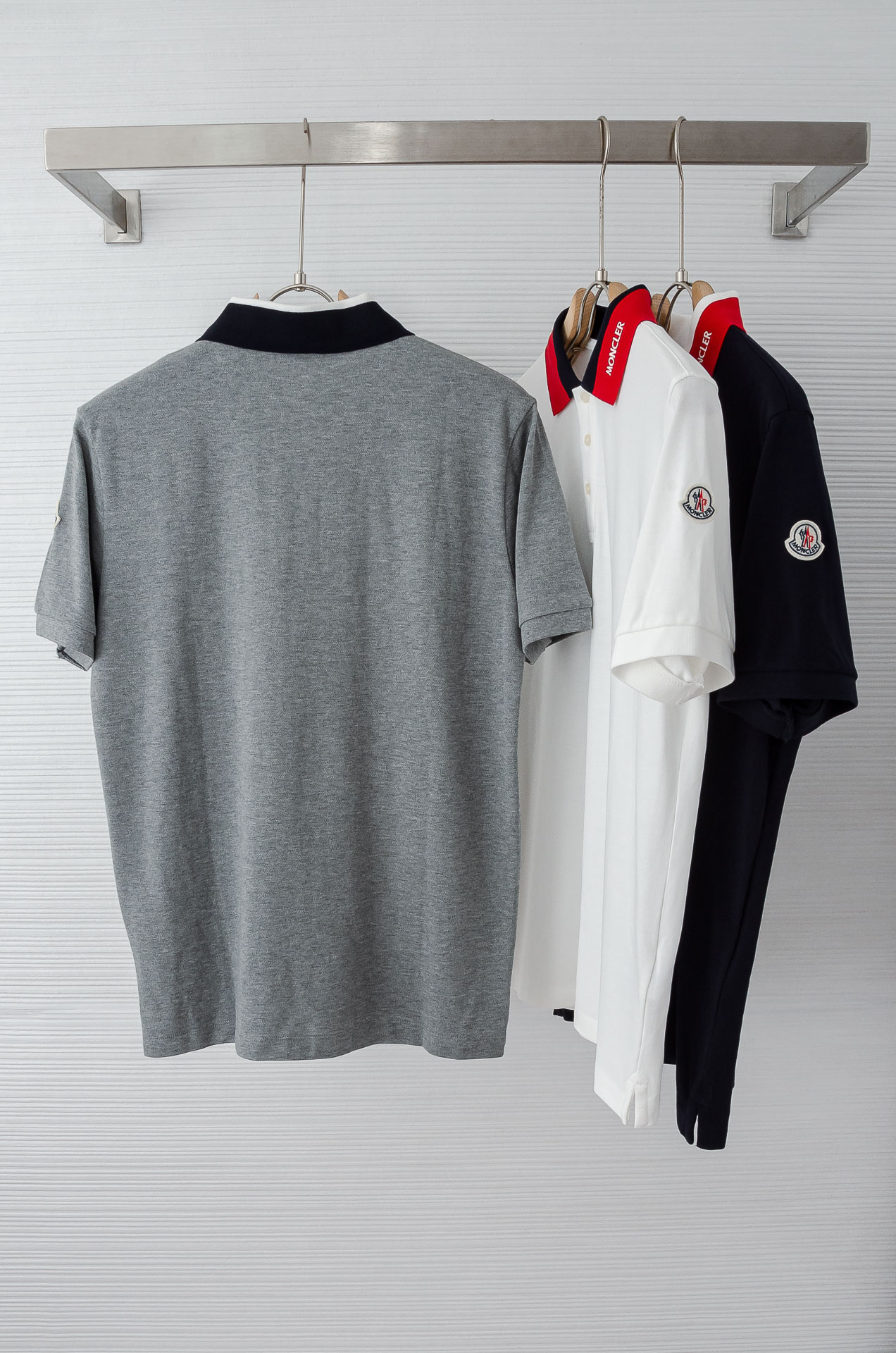   
  法蒙原单精品~男士珠地棉翻领Polo衫
 这款Polo选用棉质珠地网眼布面料打造，于意大利工坊
