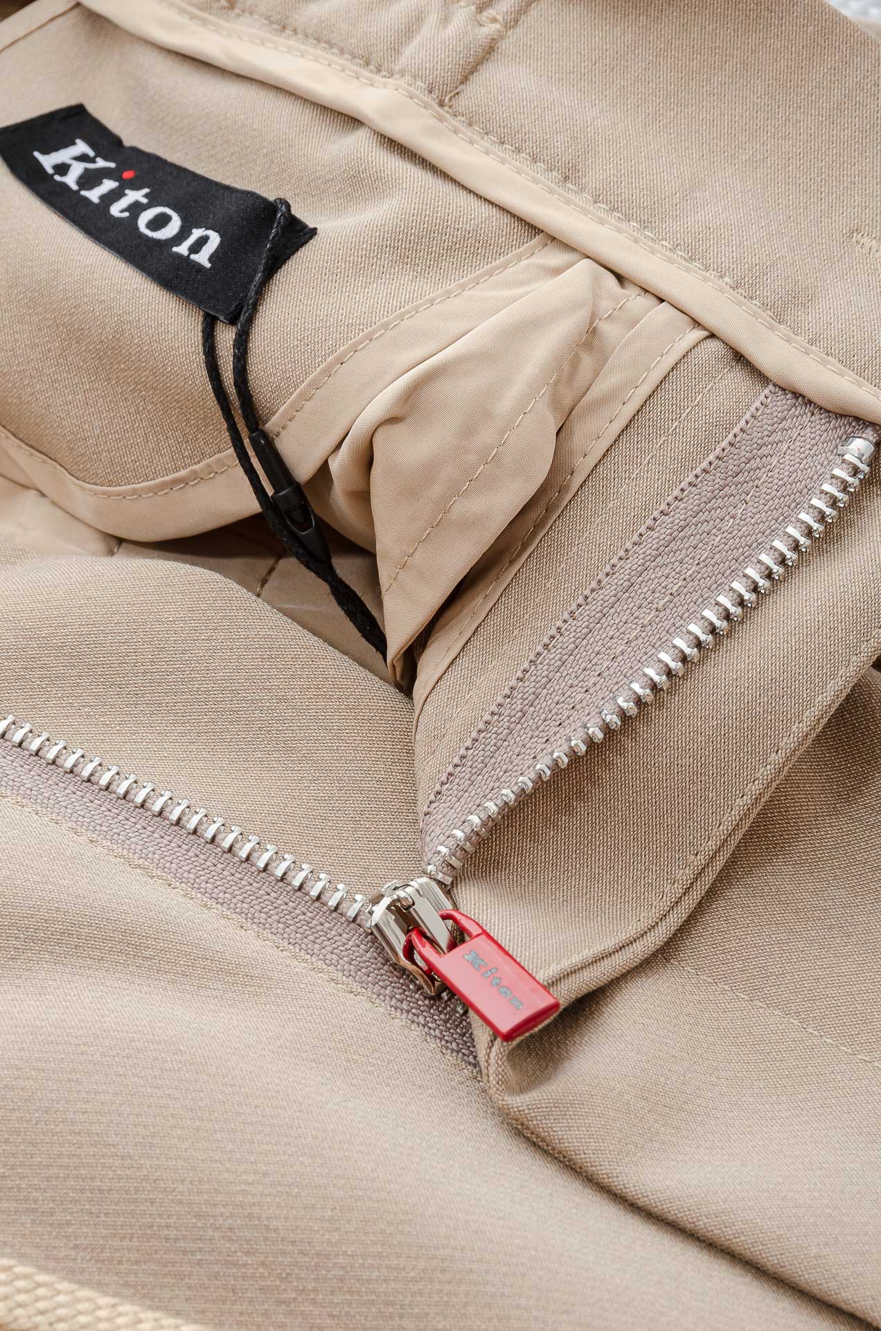 Kiton 2025s Men’s Fashion Skin Shorts: Cool, Comfortable, and Stylish Summer Wear - 图片 4