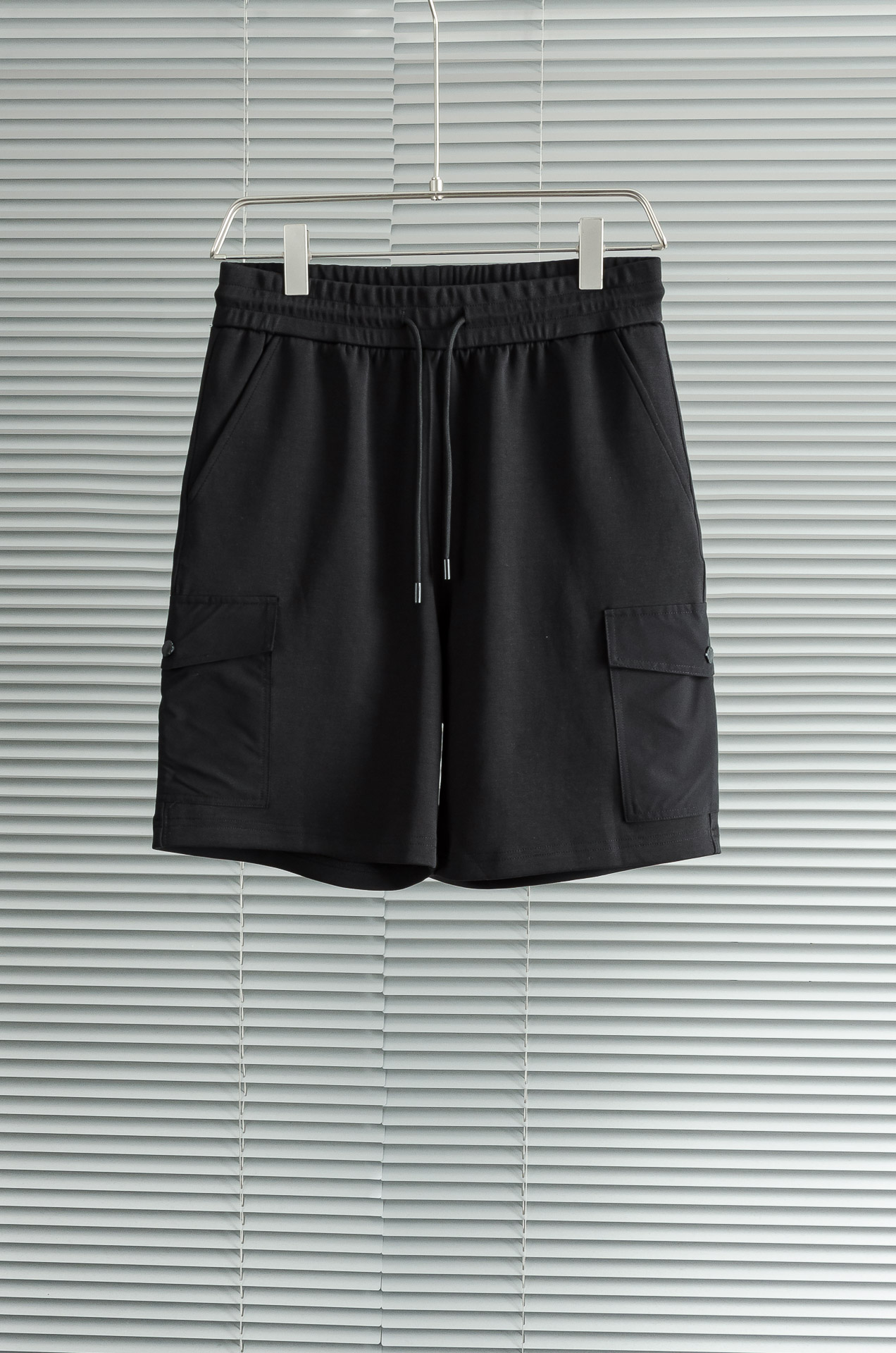 NO:451204,New# PRAD// Prada SS summer classic enamel triangle multi-function large pocket side pocket drawstring men's shorts # This pants are made of imported cotton, the material is breathable, moisture-absorbing, and the fabric is also very practical in summer!  The classic inverted triangle patches are also very unique and fashionable. Of course, the recognition is naturally low-key, versatile and not picky, and you can be casual and fashionable. Size M-XXL, prada, prada, shorts, alexander wang19860909New# PRAD// 普拉达SS夏季经典珐琅三角多功能大口袋侧插袋抽绳男士短裤# 该裤装取材于进口棉,材质透气吸湿排汗,并且面料也是夏季非常实用！经典的倒三角贴饰也非常的个性时尚,当然辨识度自然也是低调百搭不挑人,休闲时尚运动皆可. 尺码M-XXL,,prada,prada,shorts,alexander wang,Men's clothing