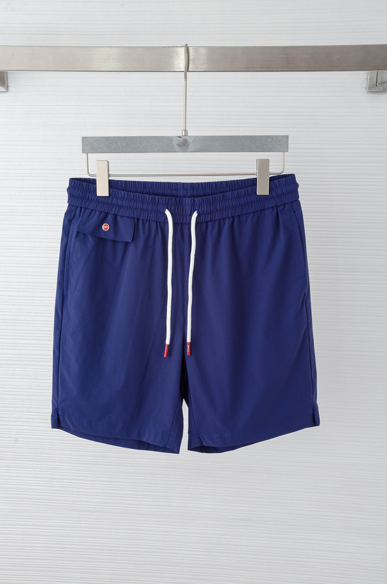 NO:458389,p Kiton Lightweight Quick-Drying Nylon Men's Drawstring Beach Pants #High-end Fashion and Casual Series, and is mainly sold with lightweight quick-drying technology functional fabrics. The pants are made of imported nylon, with lightweight and breathable material, moisture-absorbing and sweating, and are not easy to deform after wearing it for a long time. They have good wrinkle resistance and tear resistance. The fabric is also a very practical functional lightweight quick-drying fabric in summer. The light texture is as if nothing is worn, and the feel is soft, smooth and extremely skin-friendly. Because of the different yarn weaving, different textures and textures are created, and they also present a different light feeling than the usual before, and the freshness is overwhelming!  The classic logo of the trouser body is very unique and fashionable. Of course, there is no need to talk about the recognition, and you can be casual, fashionable and sports!  Size M-XXXL.,alexander wang19860909p  Kiton 轻薄速干尼龙男士抽绳沙滩裤#高端时尚休闲系列,并且是以轻薄速干科技功能面料主打出售的. 该裤装取材于进口尼龙,材质轻薄透气,吸湿排汗,久穿也不易起包变形,拥有良好的抗皱性,防撕裂性能,并且面料也是夏季非常实用的功能性轻薄速干面料,轻盈的质地穿着仿若无物,手感也是柔顺细滑极其亲肤,而因为纱线编织不同所营造出不同纹理跟质感,也呈现出不同于以往常规的光感来,新鲜感爆棚！ 裤身经典的logo非常的个性时尚,当然辨识度自然也是不必多讲,休闲时尚运动皆可！ 尺码M-XXXL.,,alexander wang,Men's clothing