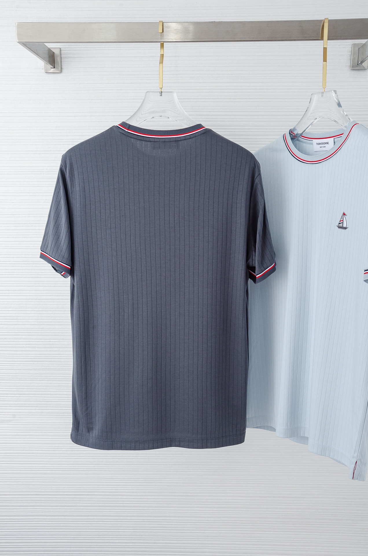 TB -2025ss 会呼吸的面料100%匹马棉胸前标志性装饰竖条纹肌理感男士圆领短袖T恤衫面料精选生长