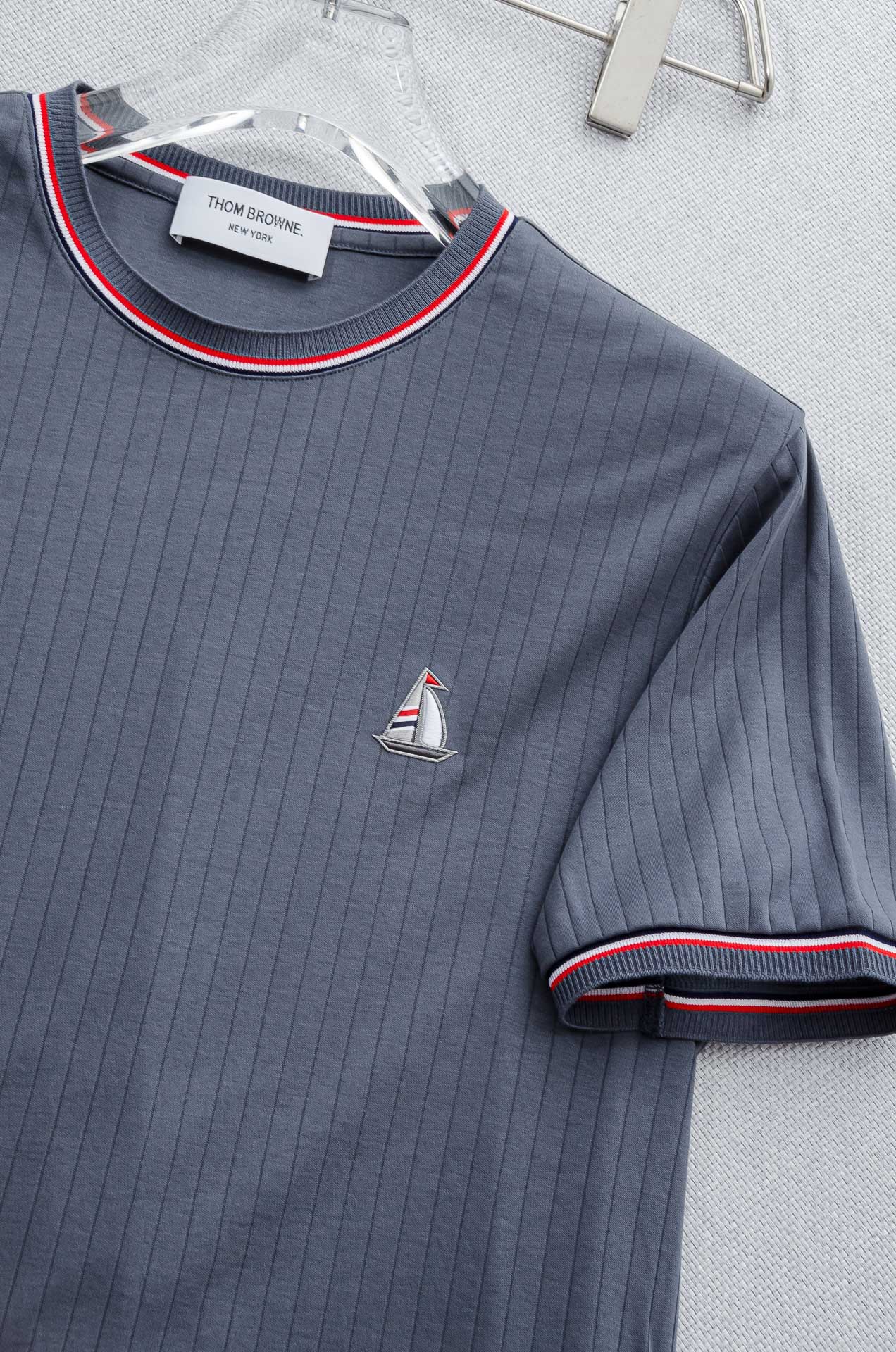 TB -2025ss 会呼吸的面料100%匹马棉胸前标志性装饰竖条纹肌理感男士圆领短袖T恤衫面料精选生长