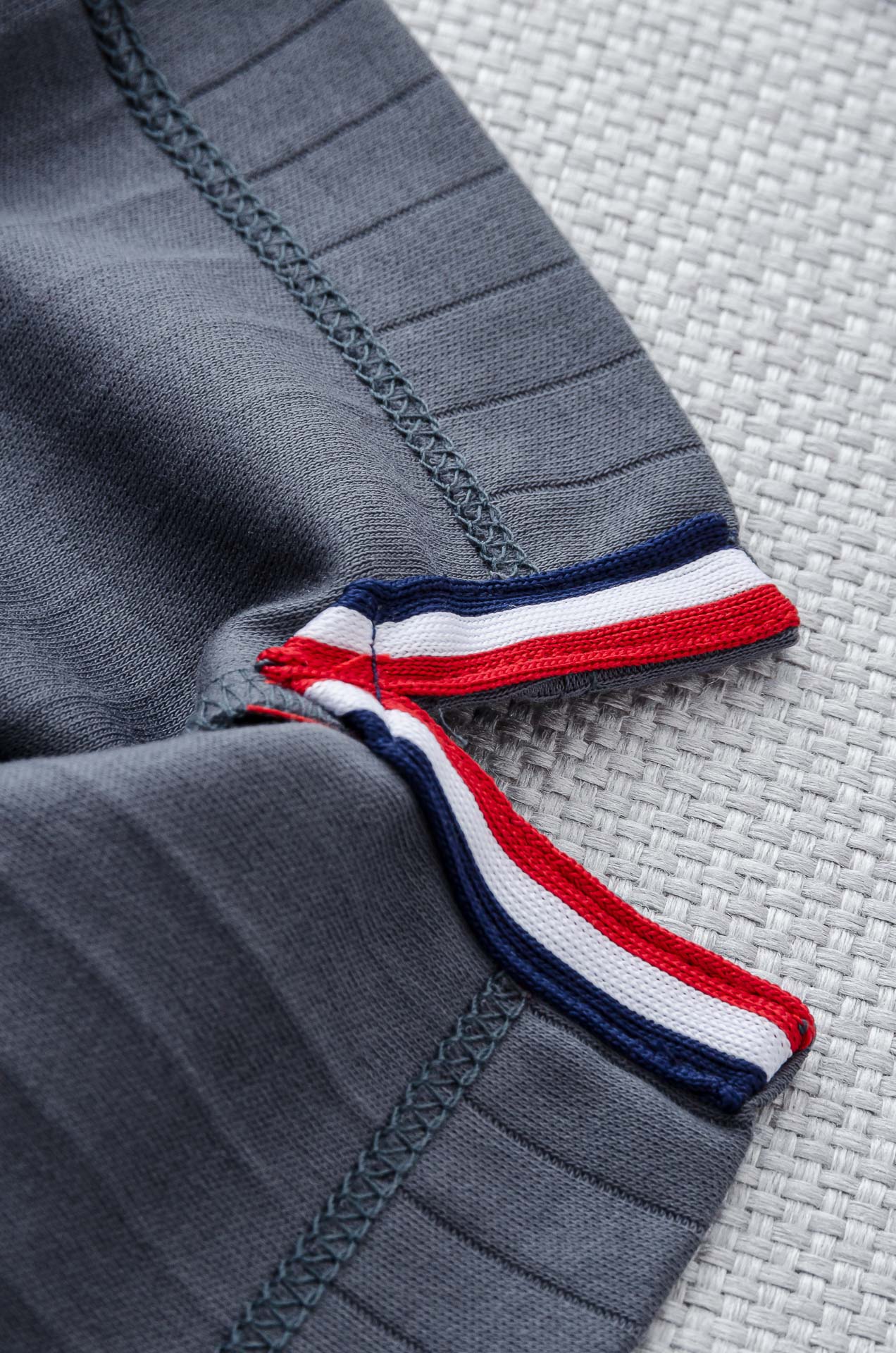 TB -2025ss 会呼吸的面料100%匹马棉胸前标志性装饰竖条纹肌理感男士圆领短袖T恤衫面料精选生长