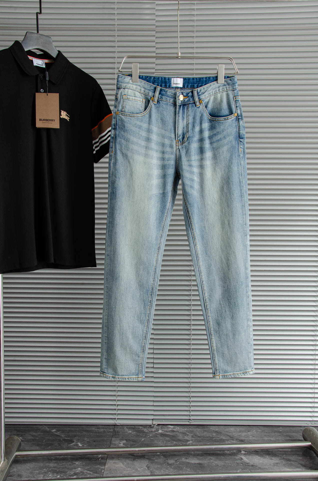 “2025 Masculinity Cowboys: Premium Quality BURBERRY Jeans for Stylish and Comfortable Summer Wear” - 图片 1