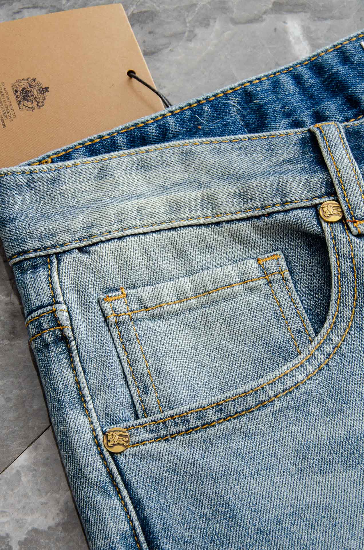 “2025 Masculinity Cowboys: Premium Quality BURBERRY Jeans for Stylish and Comfortable Summer Wear” - 图片 6