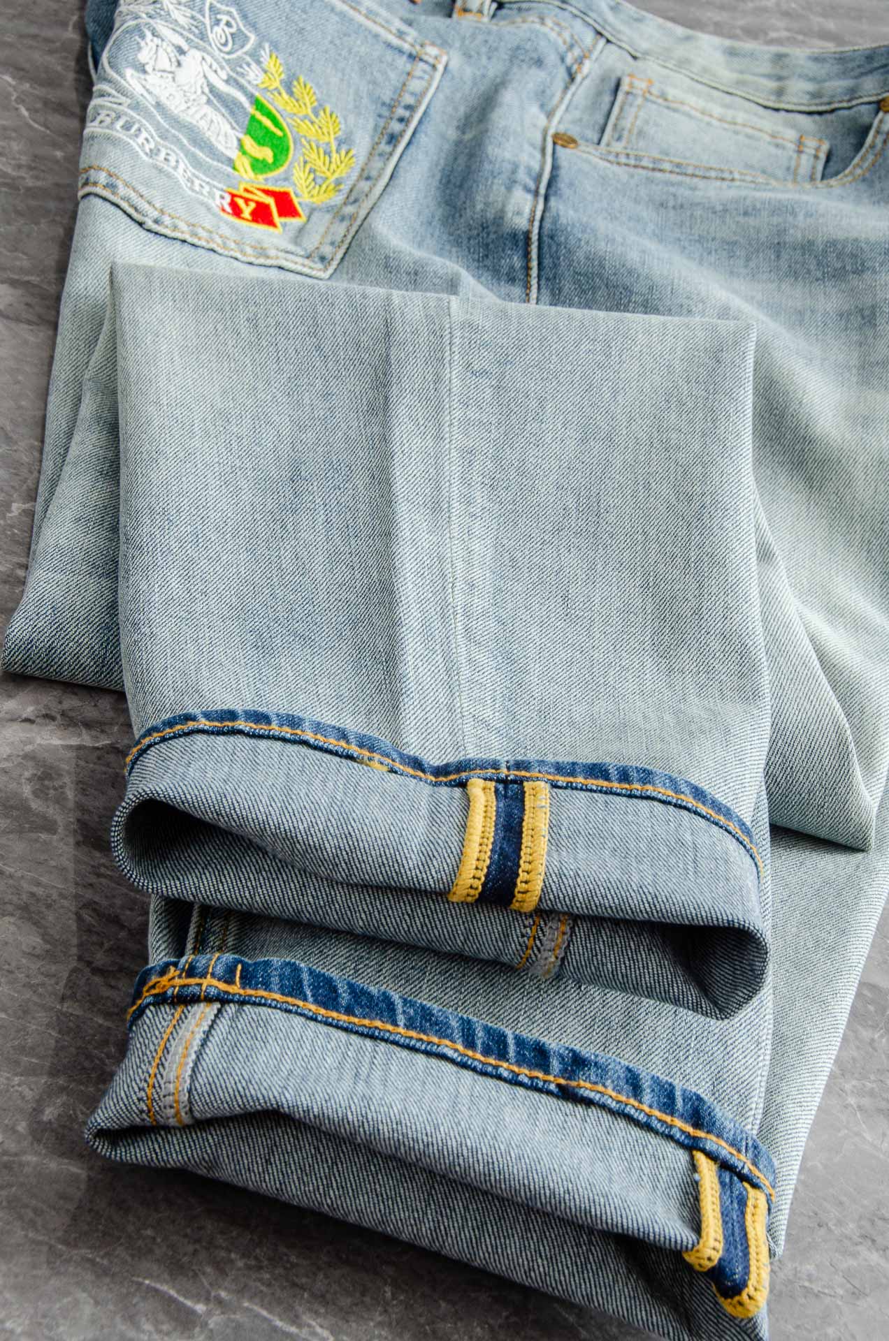 “2025 Masculinity Cowboys: Premium Quality BURBERRY Jeans for Stylish and Comfortable Summer Wear” - 图片 4