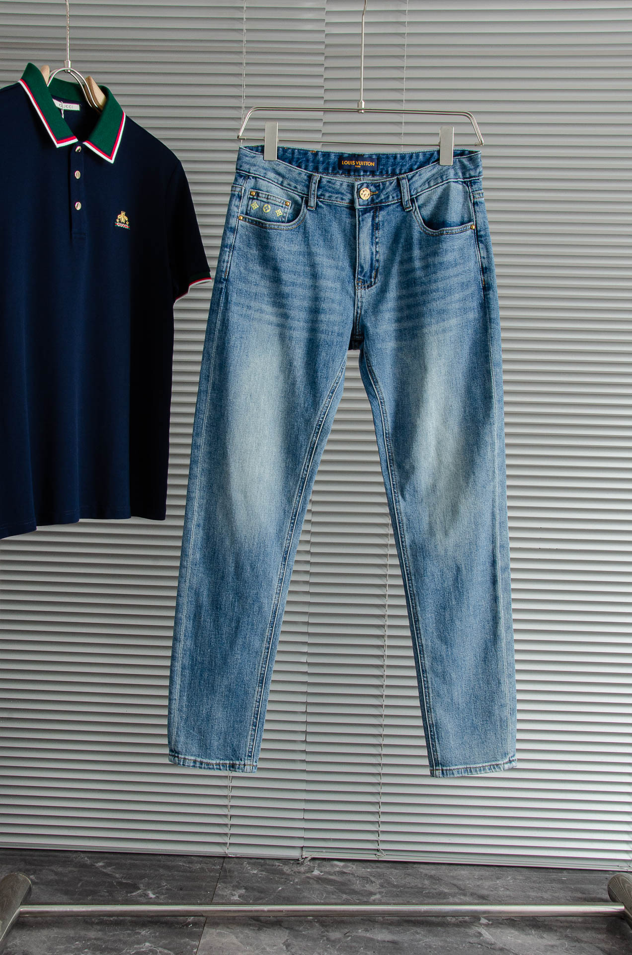 “Men’s Fashion: New LV 2025s Jeans with High Quality and Stylish Design” - 图片 1