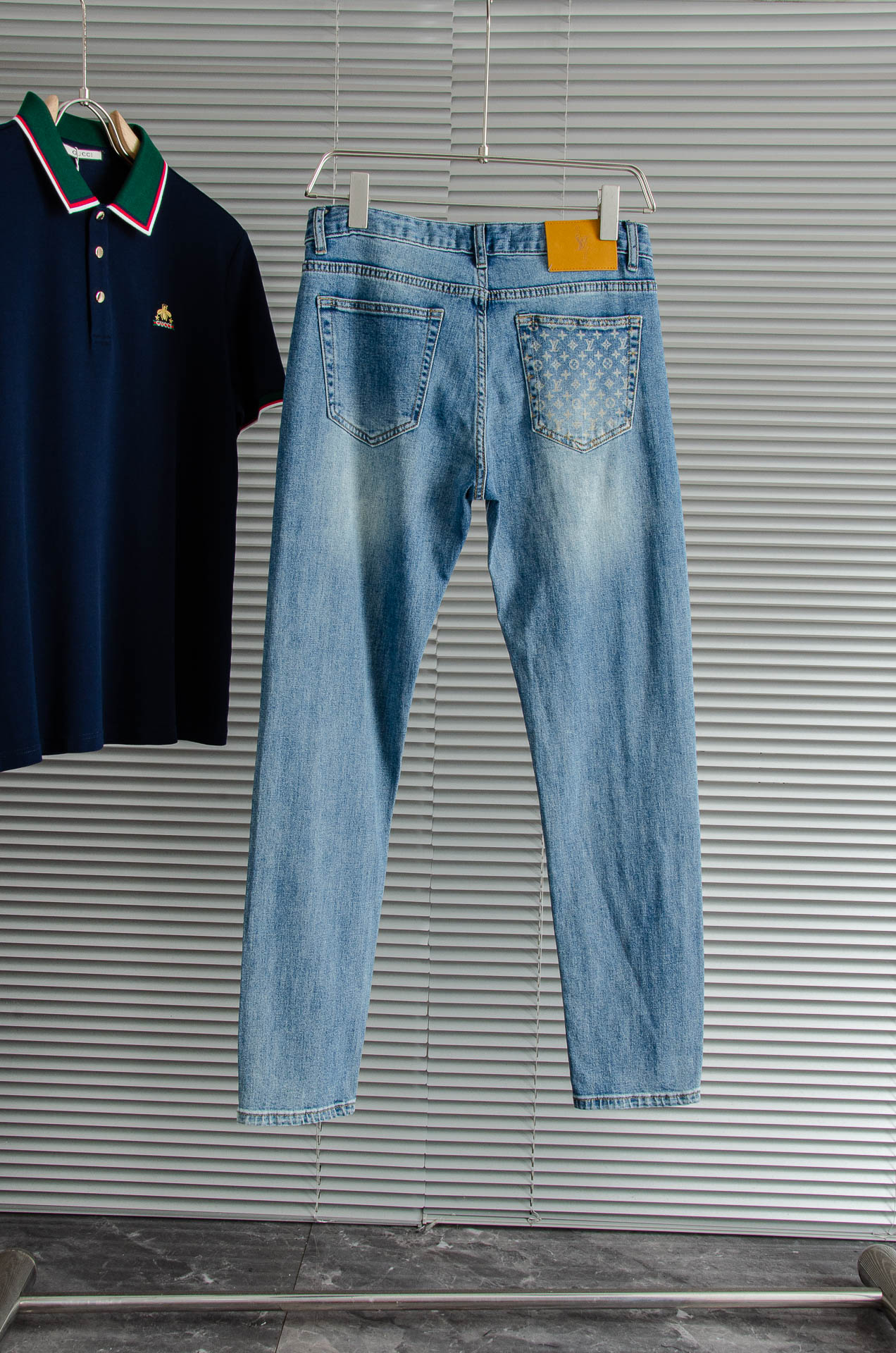 “Men’s Fashion: New LV 2025s Jeans with High Quality and Stylish Design” - 图片 2
