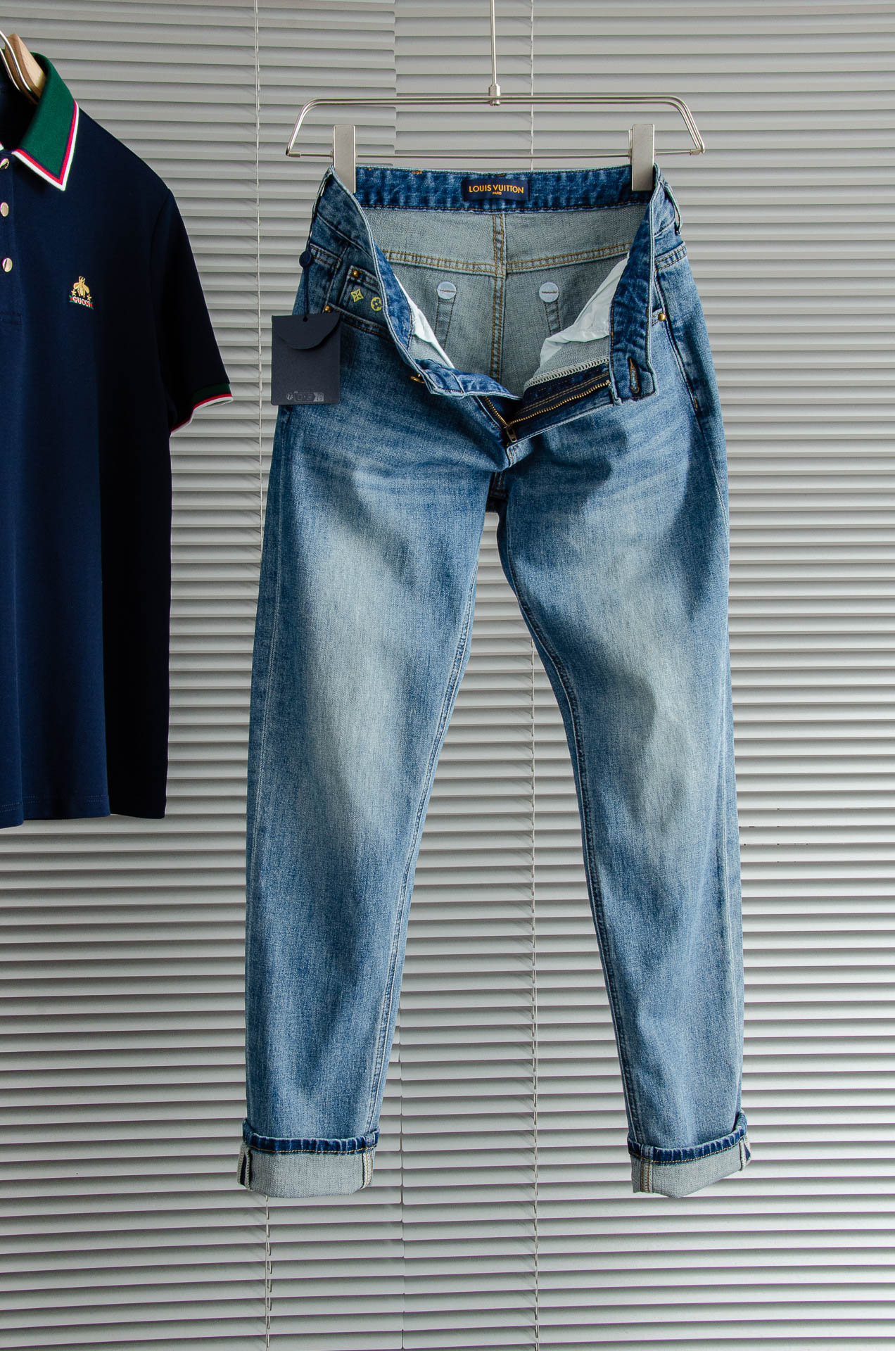 “Men’s Fashion: New LV 2025s Jeans with High Quality and Stylish Design” - 图片 3