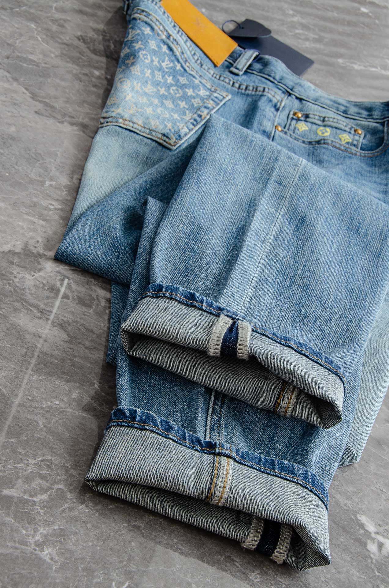 “Men’s Fashion: New LV 2025s Jeans with High Quality and Stylish Design” - 图片 4