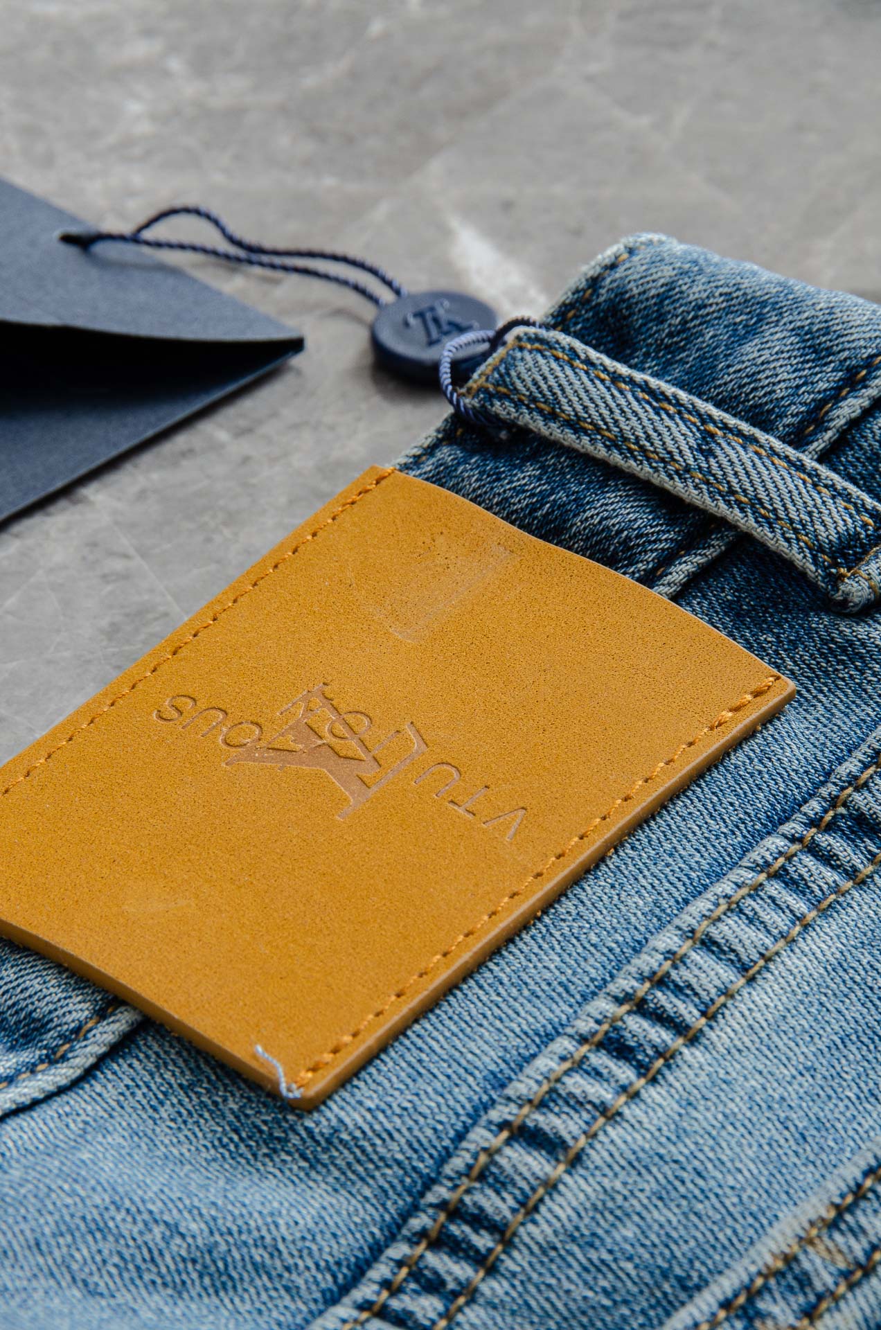“Men’s Fashion: New LV 2025s Jeans with High Quality and Stylish Design” - 图片 9