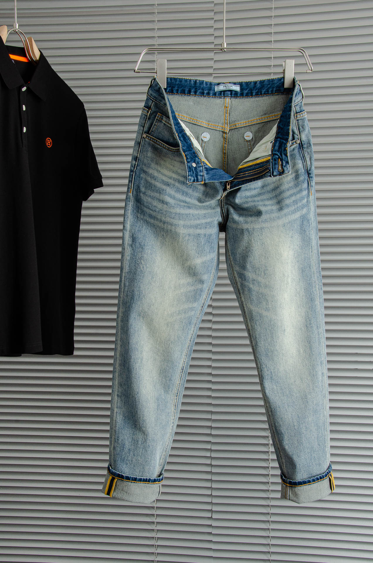 “High-Quality Men’s Water-Washed Cotton Jeans for Business and Leisure – 2025 Collection | Rare Trade Channels” - 图片 3