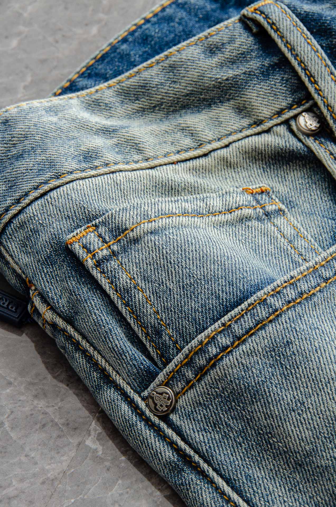 “High-Quality Men’s Water-Washed Cotton Jeans for Business and Leisure – 2025 Collection | Rare Trade Channels” - 图片 5