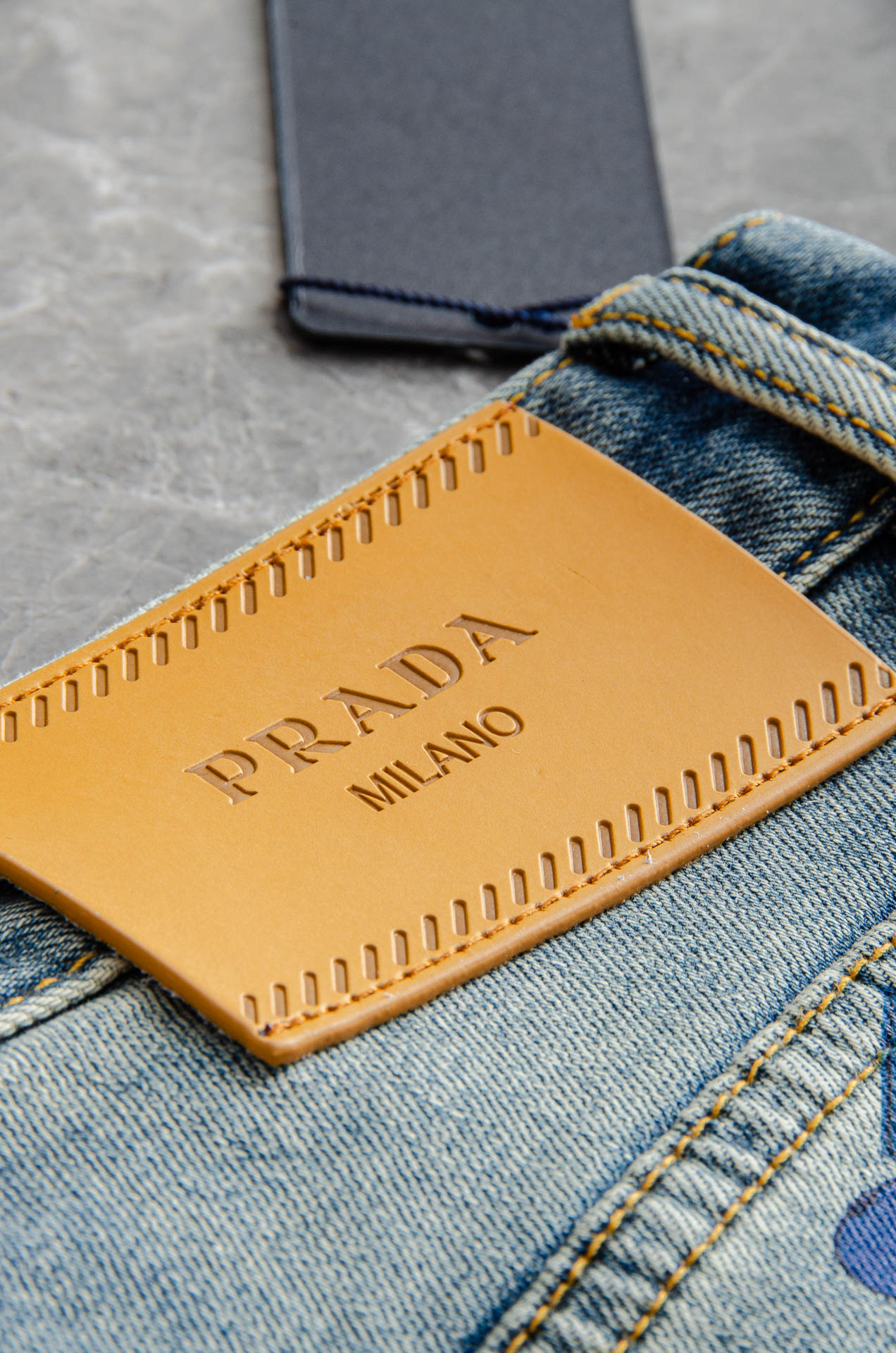 “High-Quality Men’s Water-Washed Cotton Jeans for Business and Leisure – 2025 Collection | Rare Trade Channels” - 图片 8