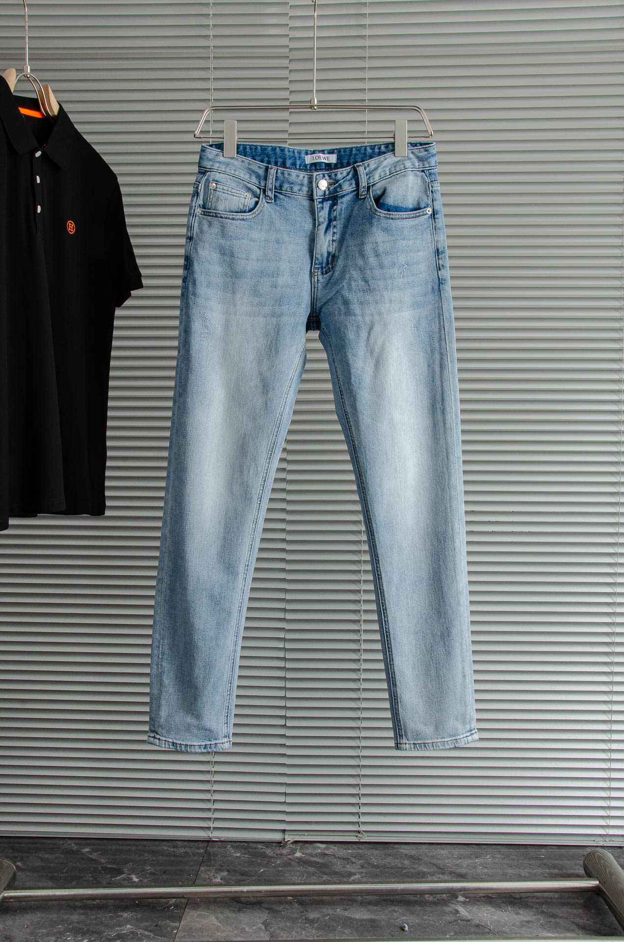 Loewe Men's 2025 Straight-Leg Light Wash Jeans - Comfortable & Stylish 2 o 1iram80es18k4honru85ph1kmh0