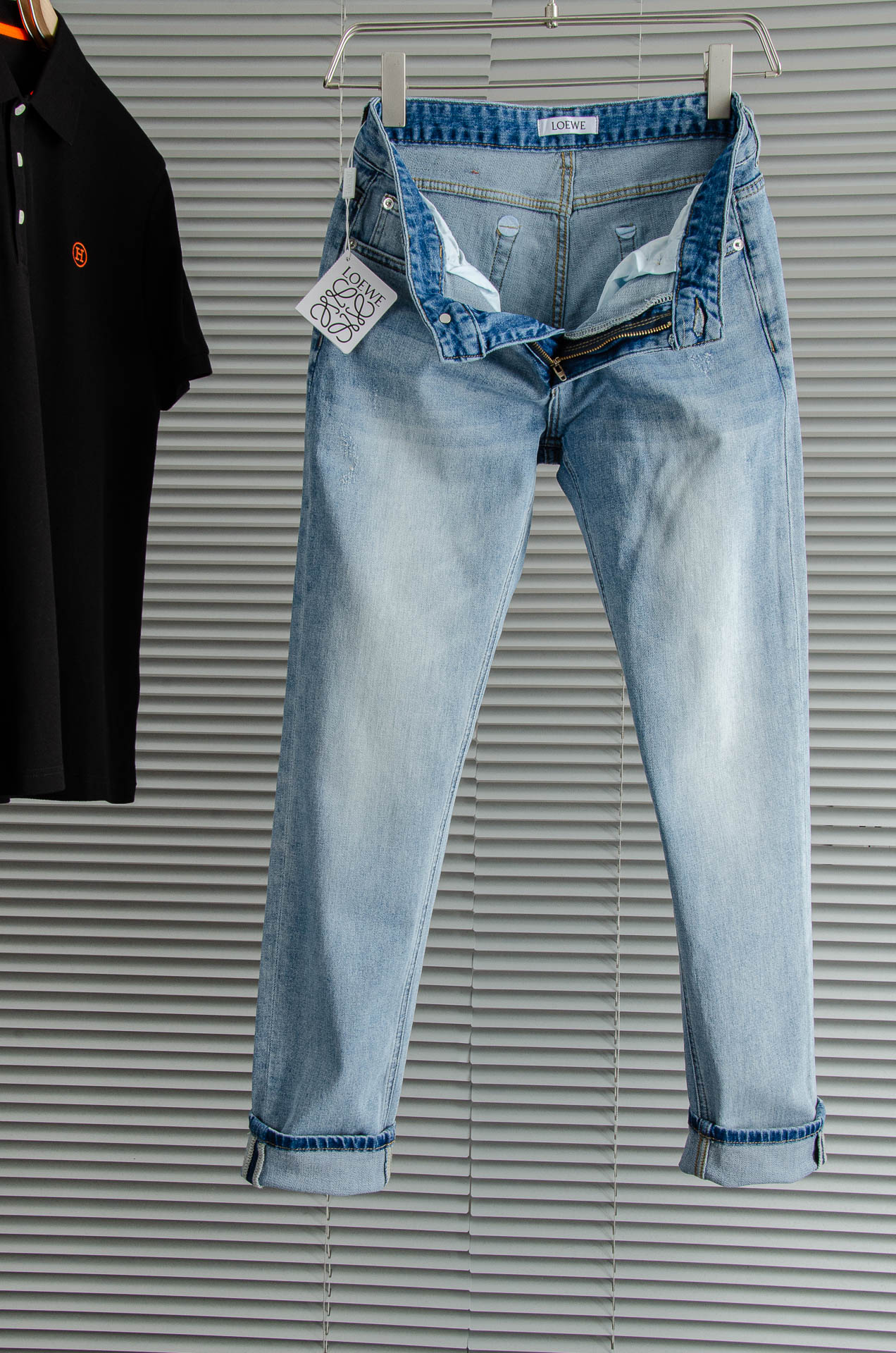 Loewe Men's 2025 Straight-Leg Light Wash Jeans - Comfortable & Stylish 4 o 1iram80et1idenun31n1qa1mre2