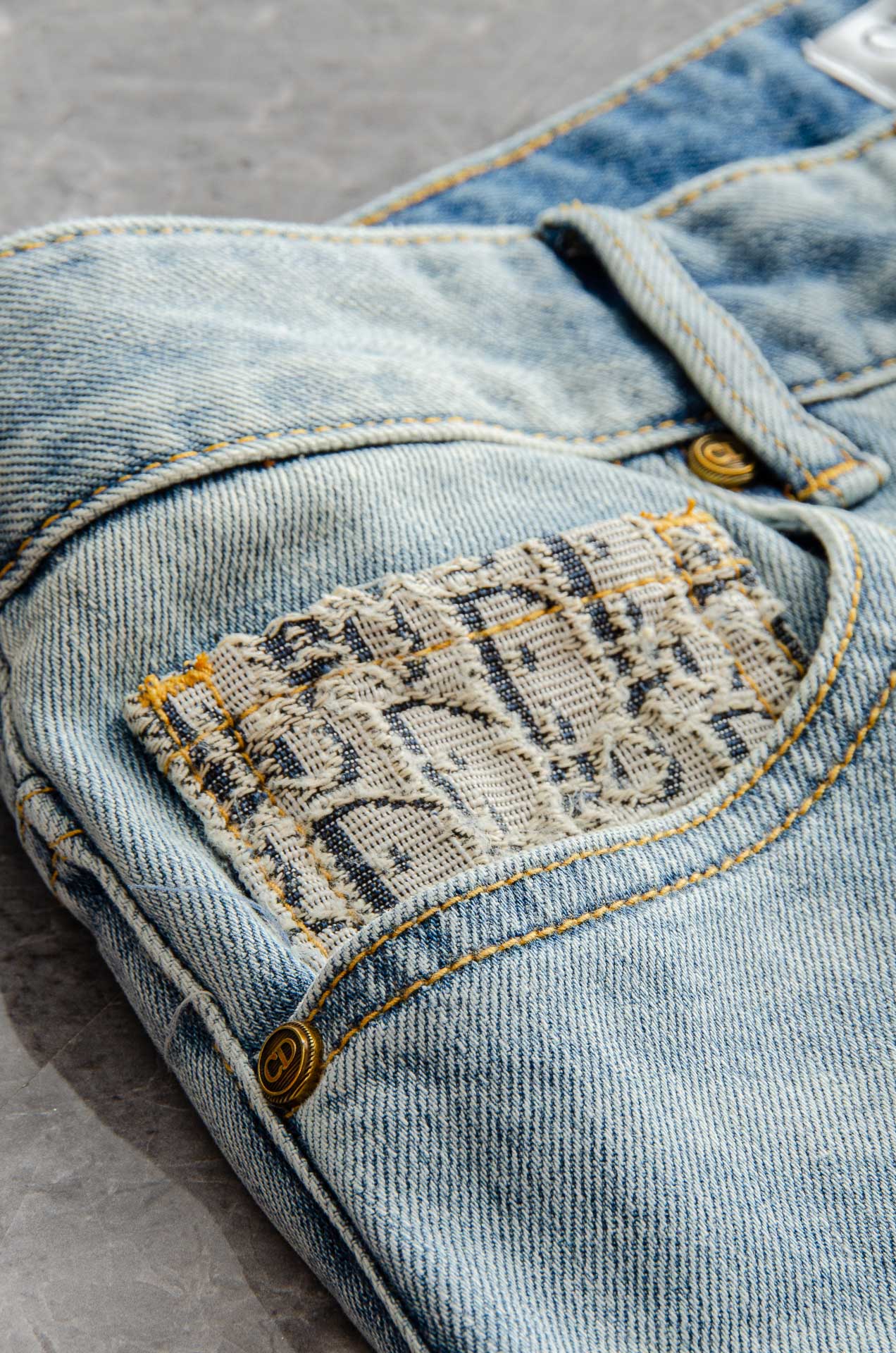 “Premium Men’s Denim Shorts: Rare Trade Company Channels Offer Newest Quality-Controlled Pair for Import” - 图片 5