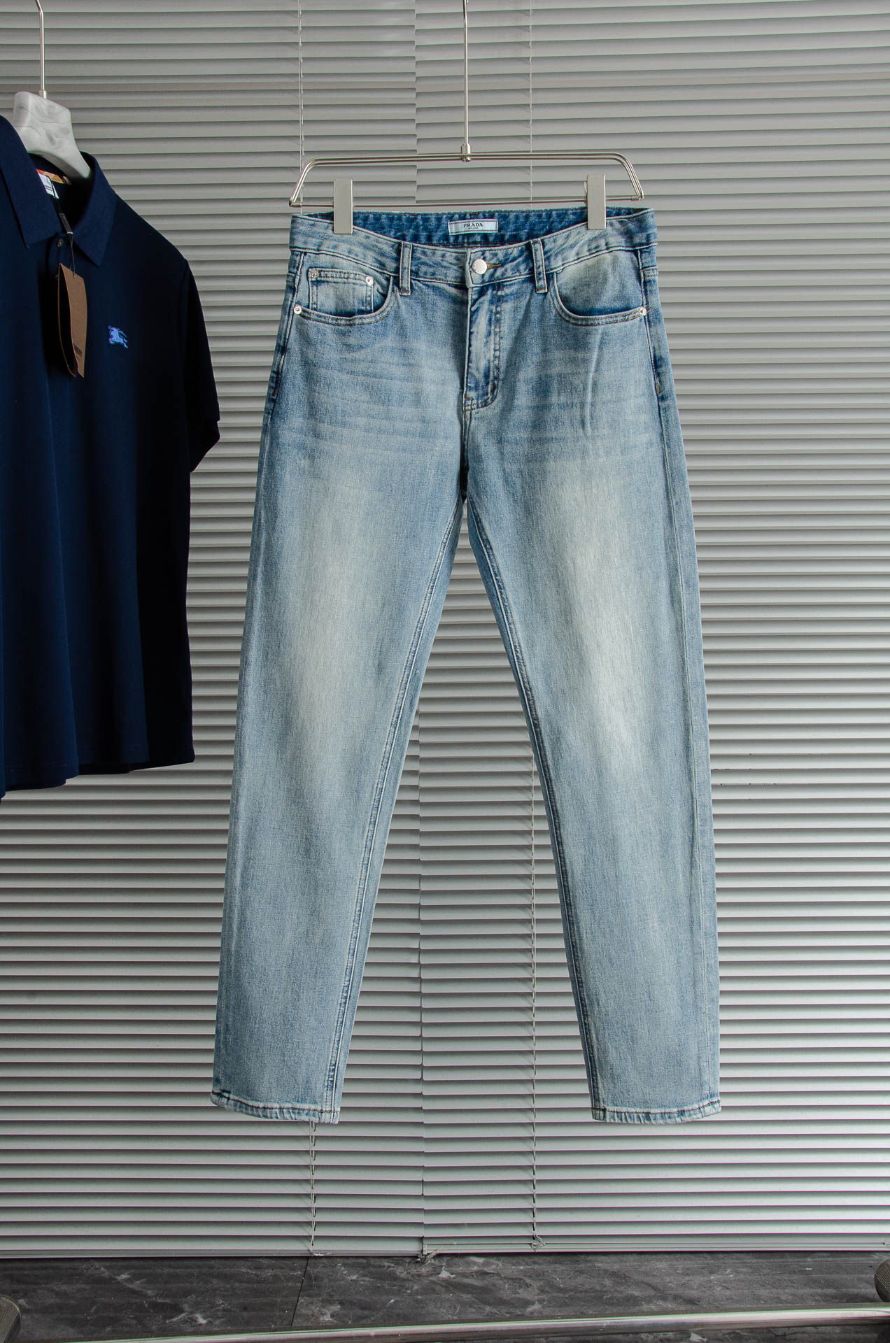 Fashionable Straight-Leg Denim Jeans for Men - Light Blue Wash, Sizes 30-38 1 o 1iram9n091dafbla1roa3qq13n50