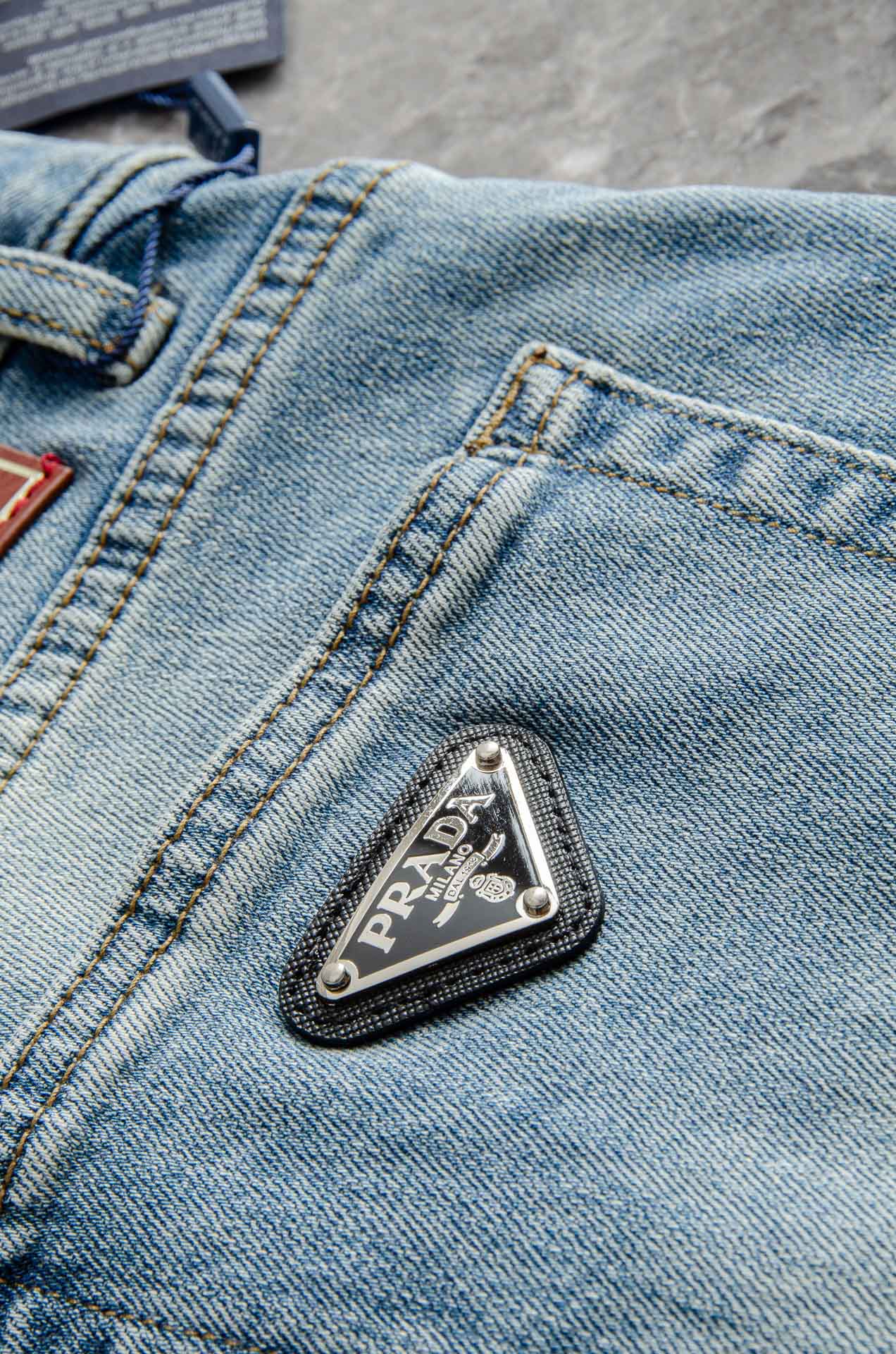 Fashionable Straight-Leg Denim Jeans for Men - Light Blue Wash, Sizes 30-38 6 o 1iram9n0b10dqaprll11ttvov26