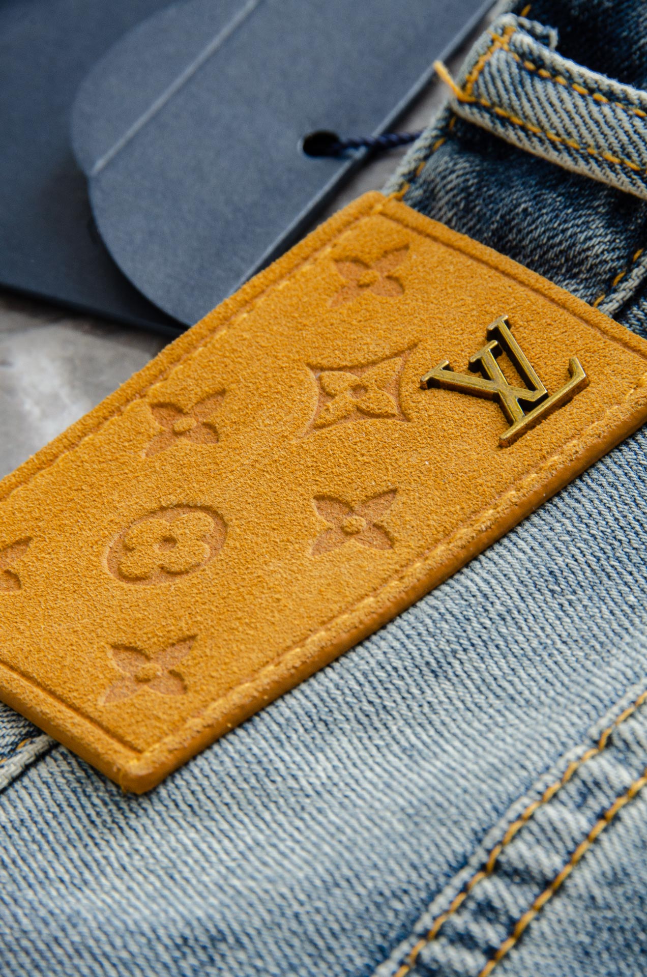 L/V2025s Men’s High-Quality California Cotton Jeans with Retro-Gold Buttons and YKK Metal Zipper - 图片 8