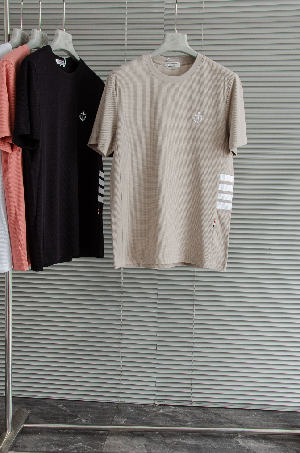 New# TB -2025ss 会呼吸的面料100%匹马棉胸前标志性刺绣装饰华夫格肌理感男士圆领短袖T恤