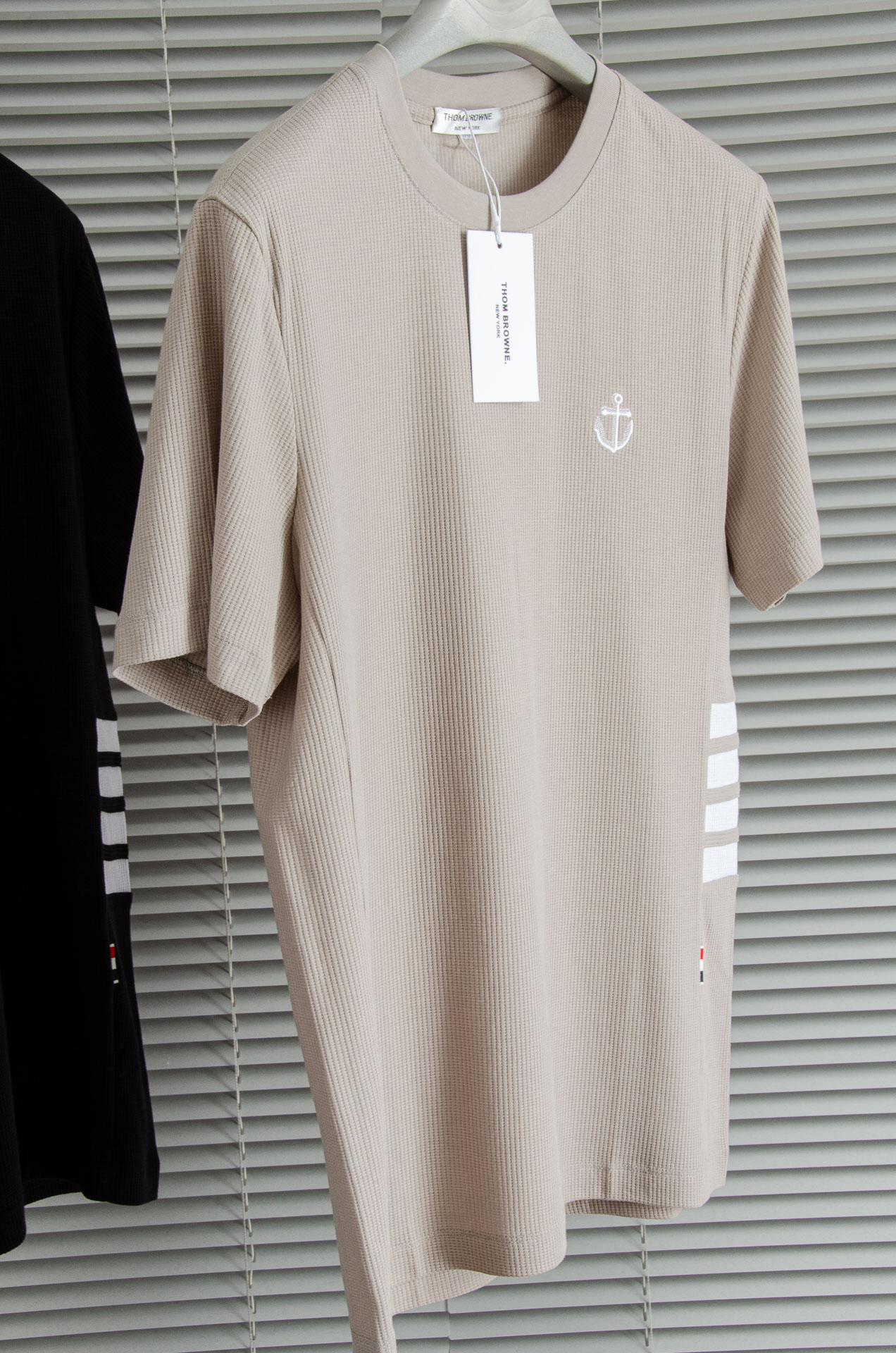 New# TB -2025ss 会呼吸的面料100%匹马棉胸前标志性刺绣装饰华夫格肌理感男士圆领短袖T恤