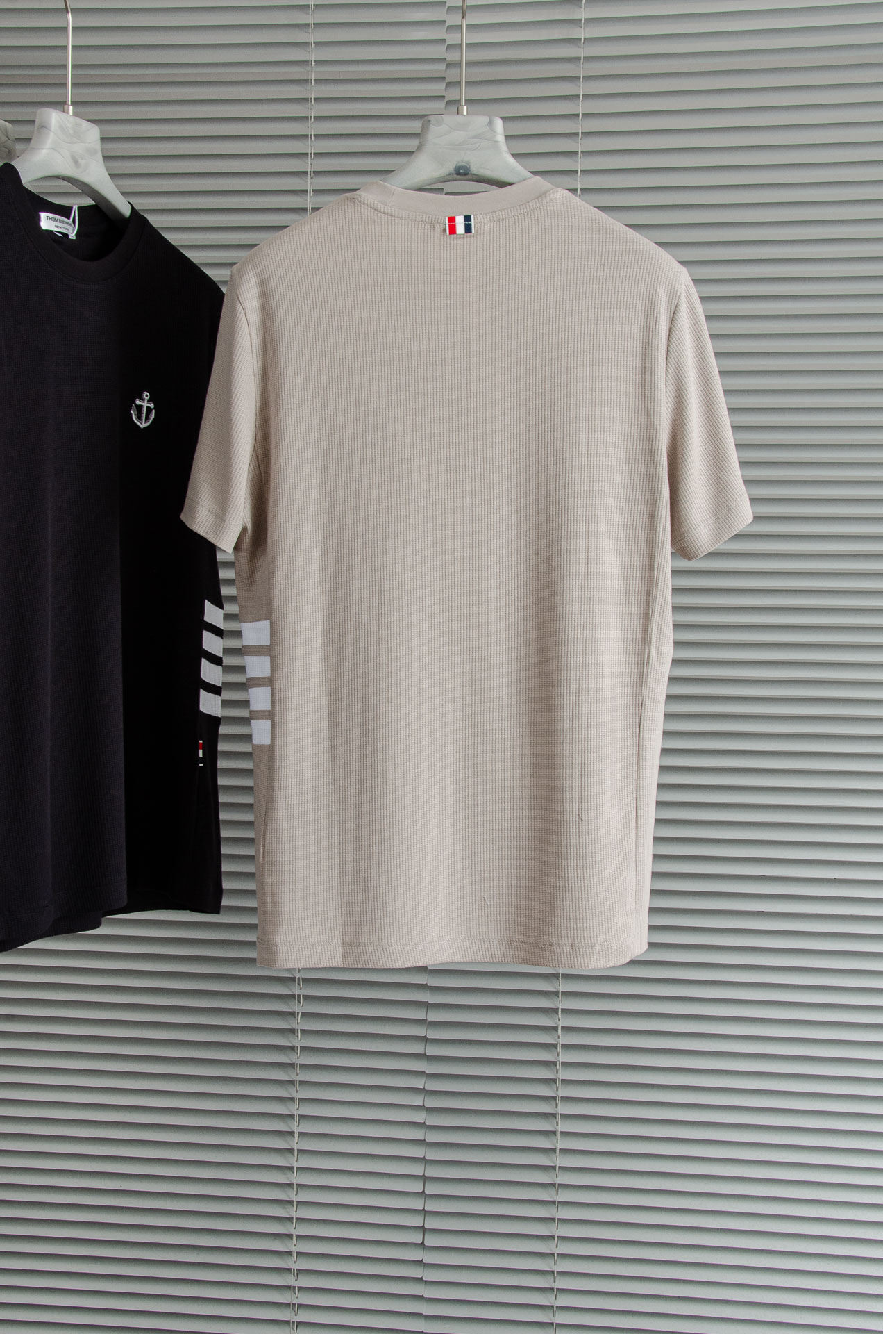 New# TB -2025ss 会呼吸的面料100%匹马棉胸前标志性刺绣装饰华夫格肌理感男士圆领短袖T恤