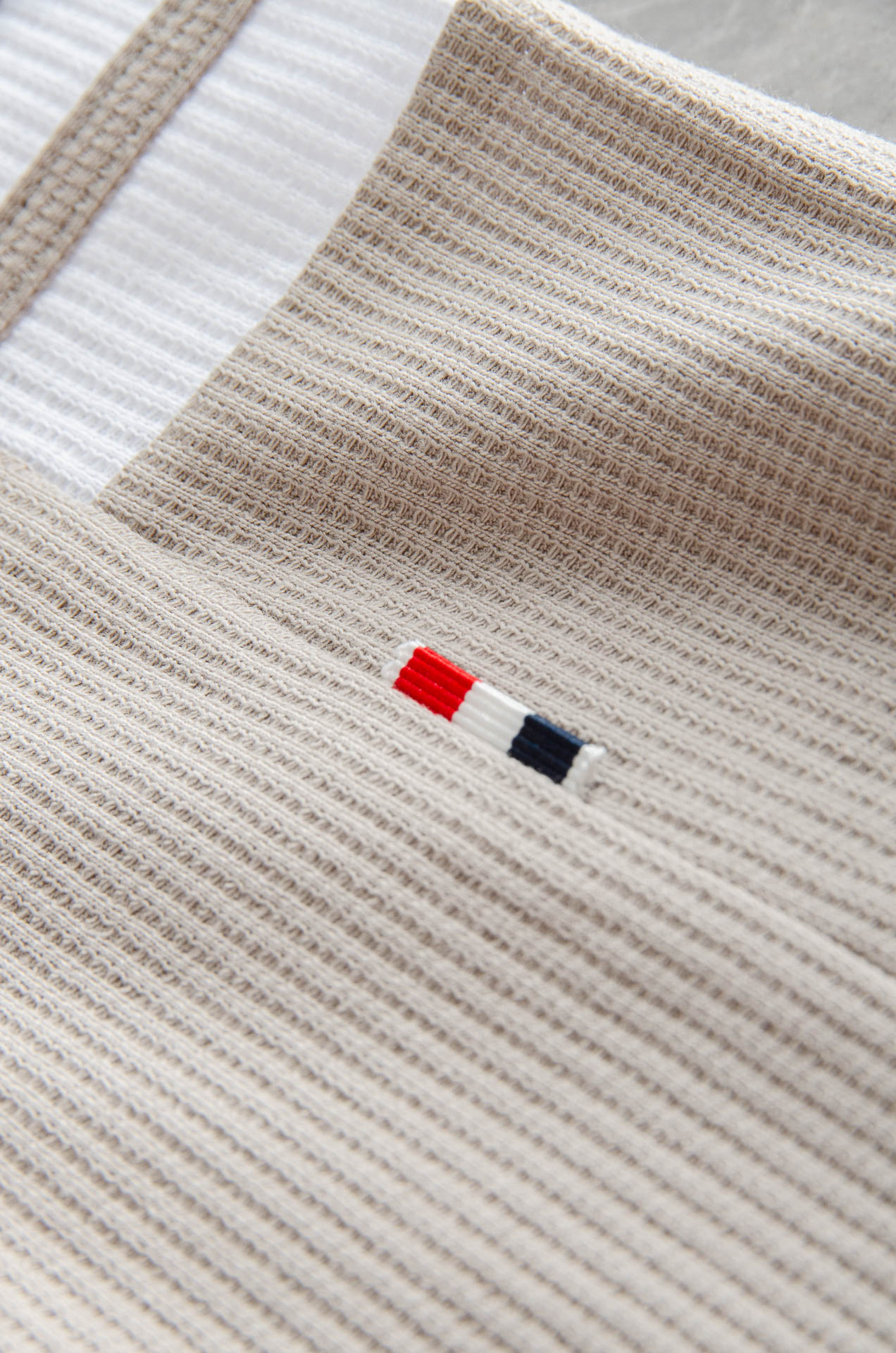 New# TB -2025ss 会呼吸的面料100%匹马棉胸前标志性刺绣装饰华夫格肌理感男士圆领短袖T恤