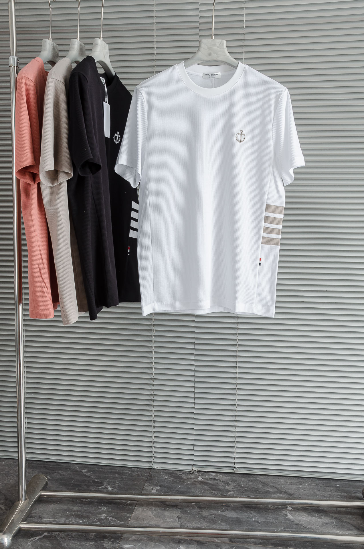 New# TB -2025ss 会呼吸的面料100%匹马棉胸前标志性刺绣装饰华夫格肌理感男士圆领短袖T恤