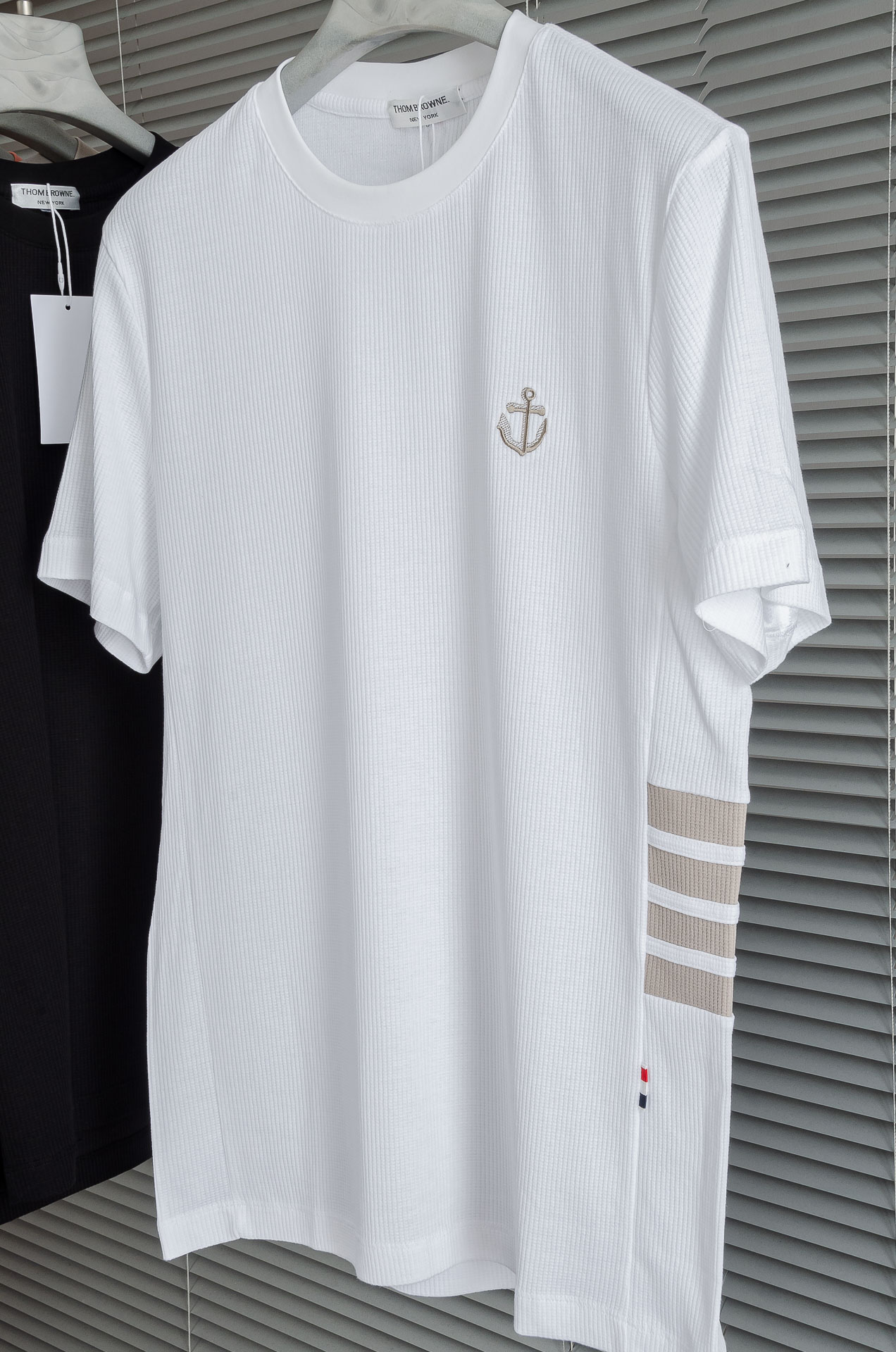 New# TB -2025ss 会呼吸的面料100%匹马棉胸前标志性刺绣装饰华夫格肌理感男士圆领短袖T恤