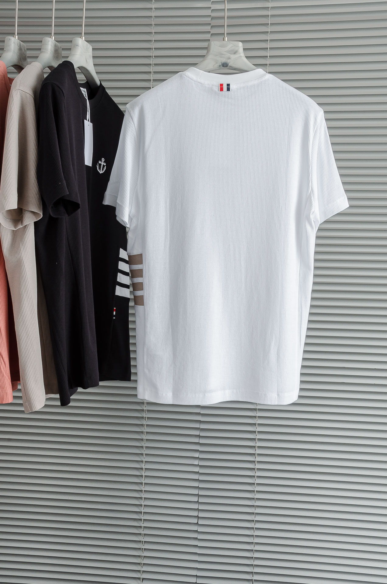 New# TB -2025ss 会呼吸的面料100%匹马棉胸前标志性刺绣装饰华夫格肌理感男士圆领短袖T恤