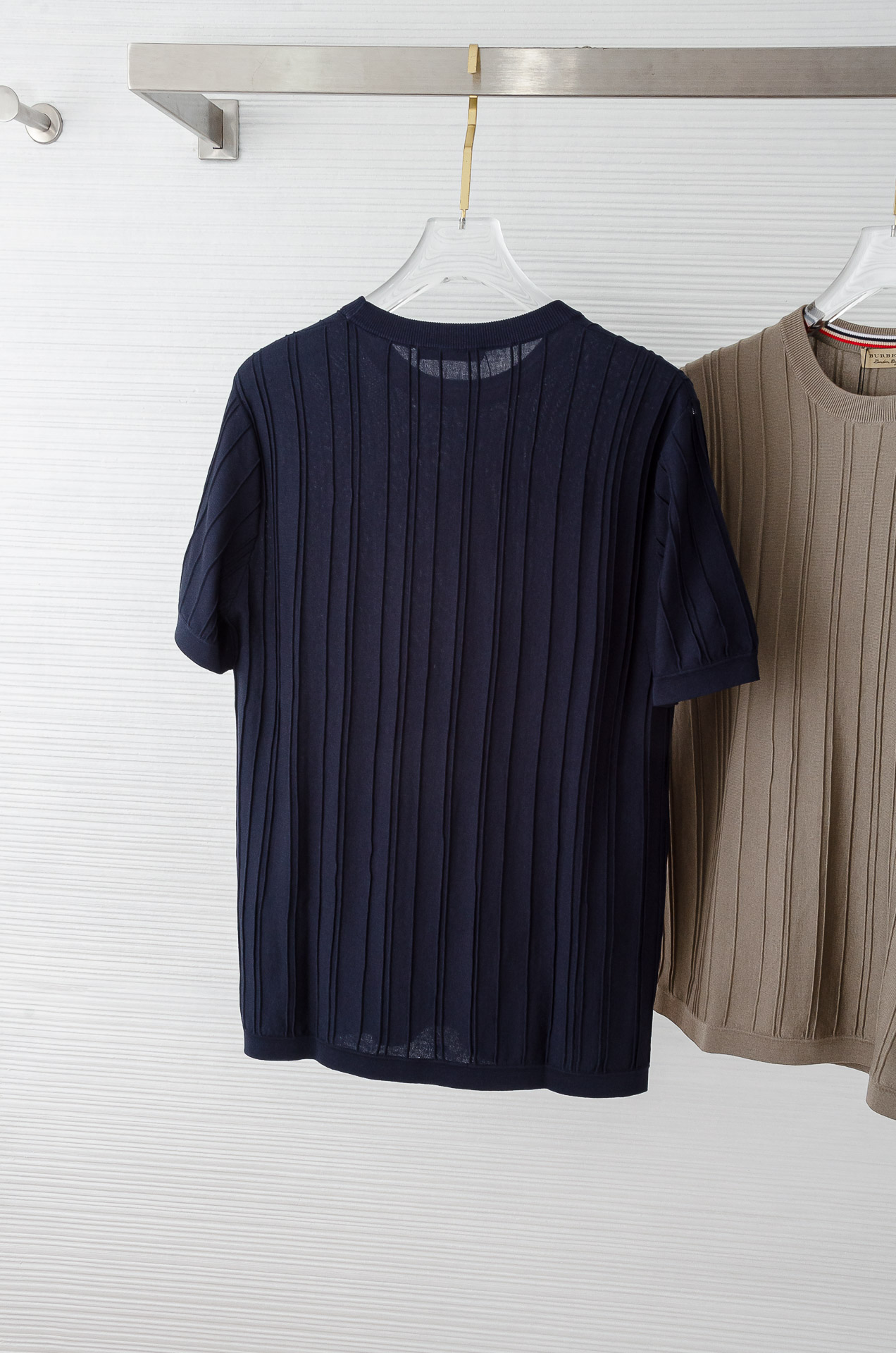 巴宝莉BURBERRY  2025ss春夏新品 男士针织圆领短袖衫！采用纤维超细与高弹的伊力特纱线织造而
