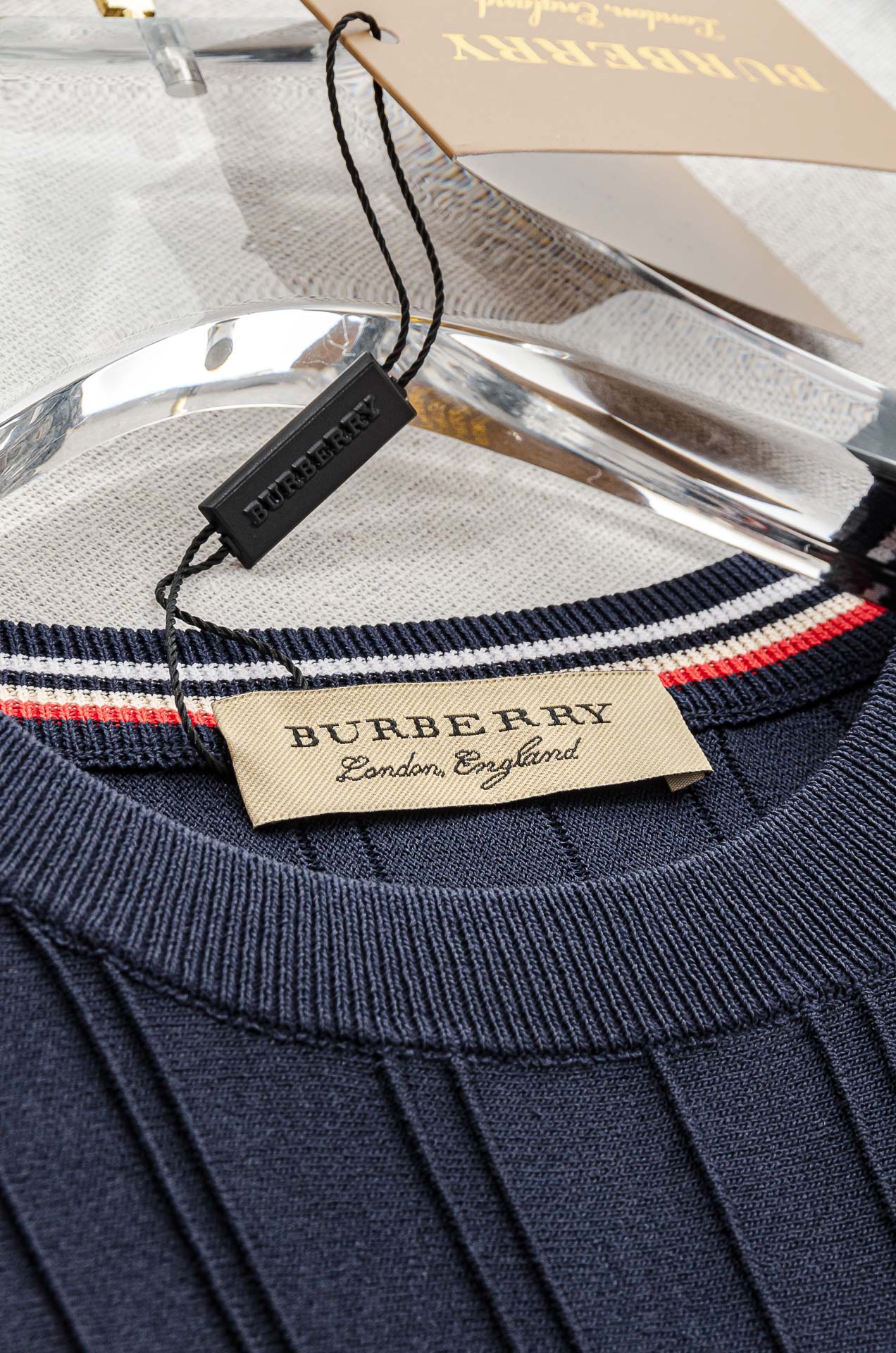 巴宝莉BURBERRY  2025ss春夏新品 男士针织圆领短袖衫！采用纤维超细与高弹的伊力特纱线织造而