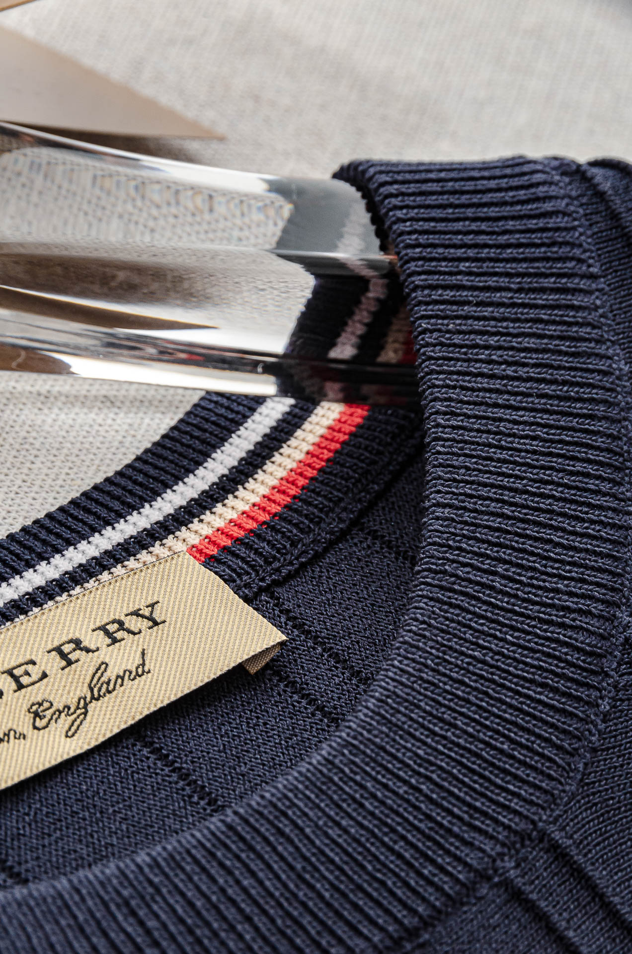 巴宝莉BURBERRY  2025ss春夏新品 男士针织圆领短袖衫！采用纤维超细与高弹的伊力特纱线织造而