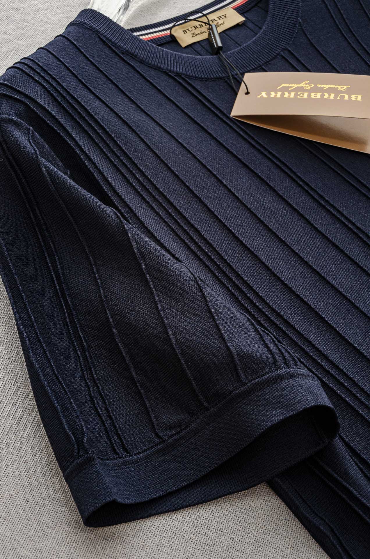 巴宝莉BURBERRY  2025ss春夏新品 男士针织圆领短袖衫！采用纤维超细与高弹的伊力特纱线织造而