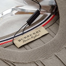 巴宝莉BURBERRY 2025ss春夏新品 男士针织圆领短袖衫!采用纤维超细与高弹的伊力特纱线织造而 巴宝莉BURBERRY 2025ss春夏新品 男士针织圆领短袖衫!采用纤维超细与高弹的伊力特纱线织造而