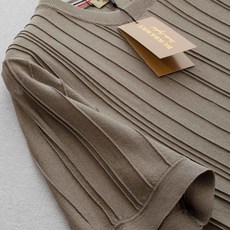 巴宝莉BURBERRY 2025ss春夏新品 男士针织圆领短袖衫!采用纤维超细与高弹的伊力特纱线织造而 巴宝莉BURBERRY 2025ss春夏新品 男士针织圆领短袖衫!采用纤维超细与高弹的伊力特纱线织造而