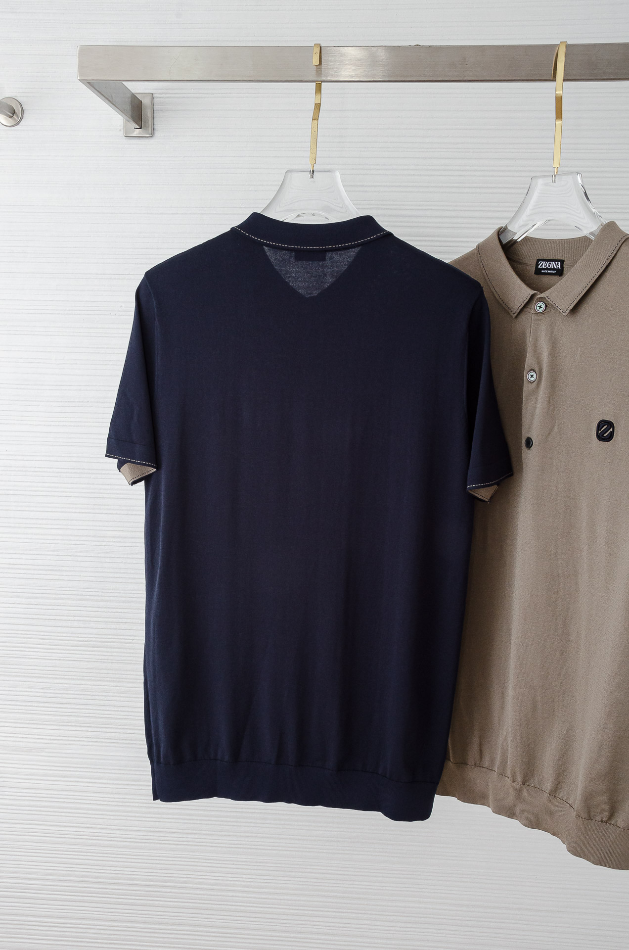 zeg#* na 2025ss春夏新品 男士针织翻领短袖衫！采用纤维超细与高弹的伊力特纱线织造而成，质感