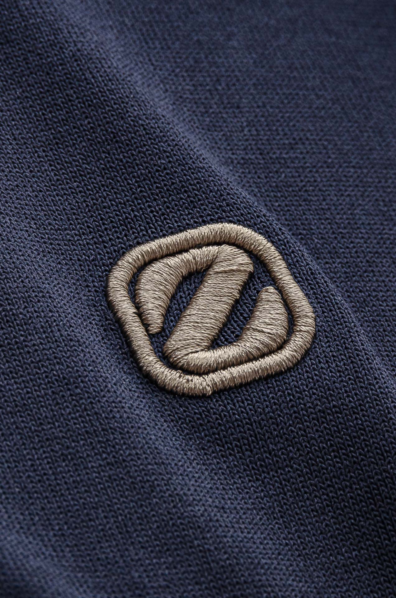 zeg#* na 2025ss春夏新品 男士针织翻领短袖衫！采用纤维超细与高弹的伊力特纱线织造而成，质感